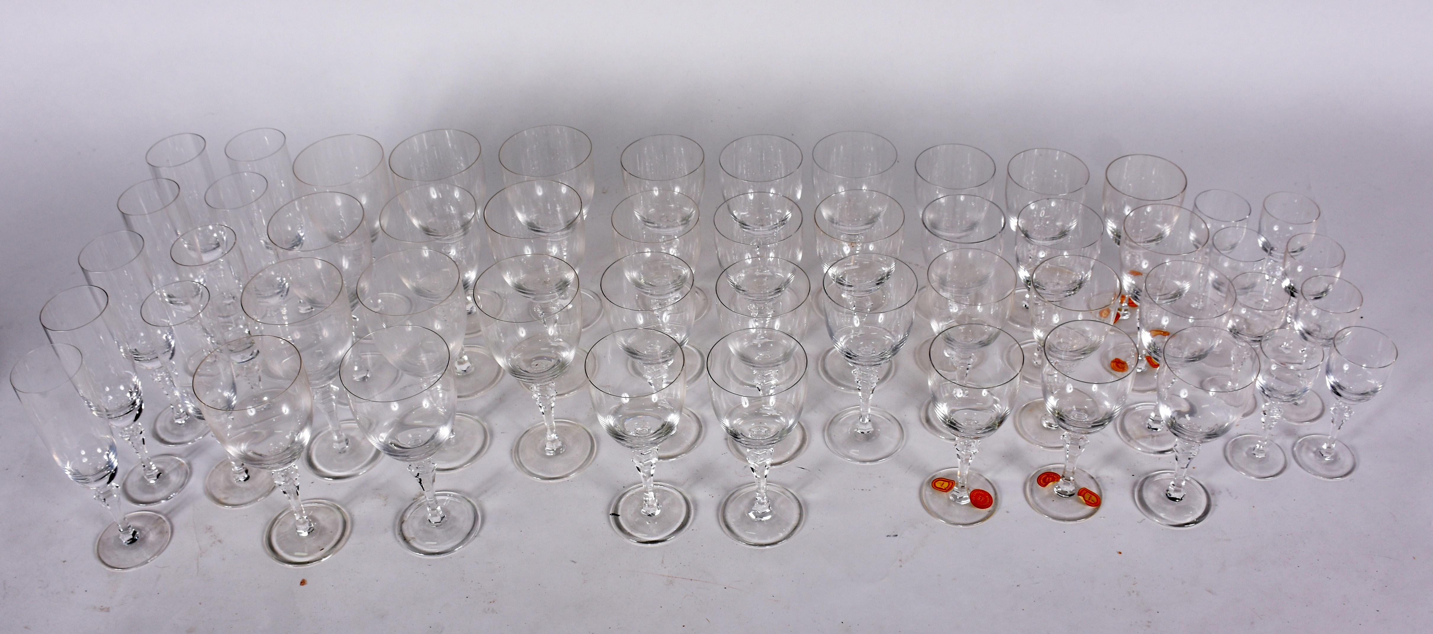 Conjunto de cristal STRAUSS, composto de 9 flutes, 11 cálices para... - foto 3 de 7