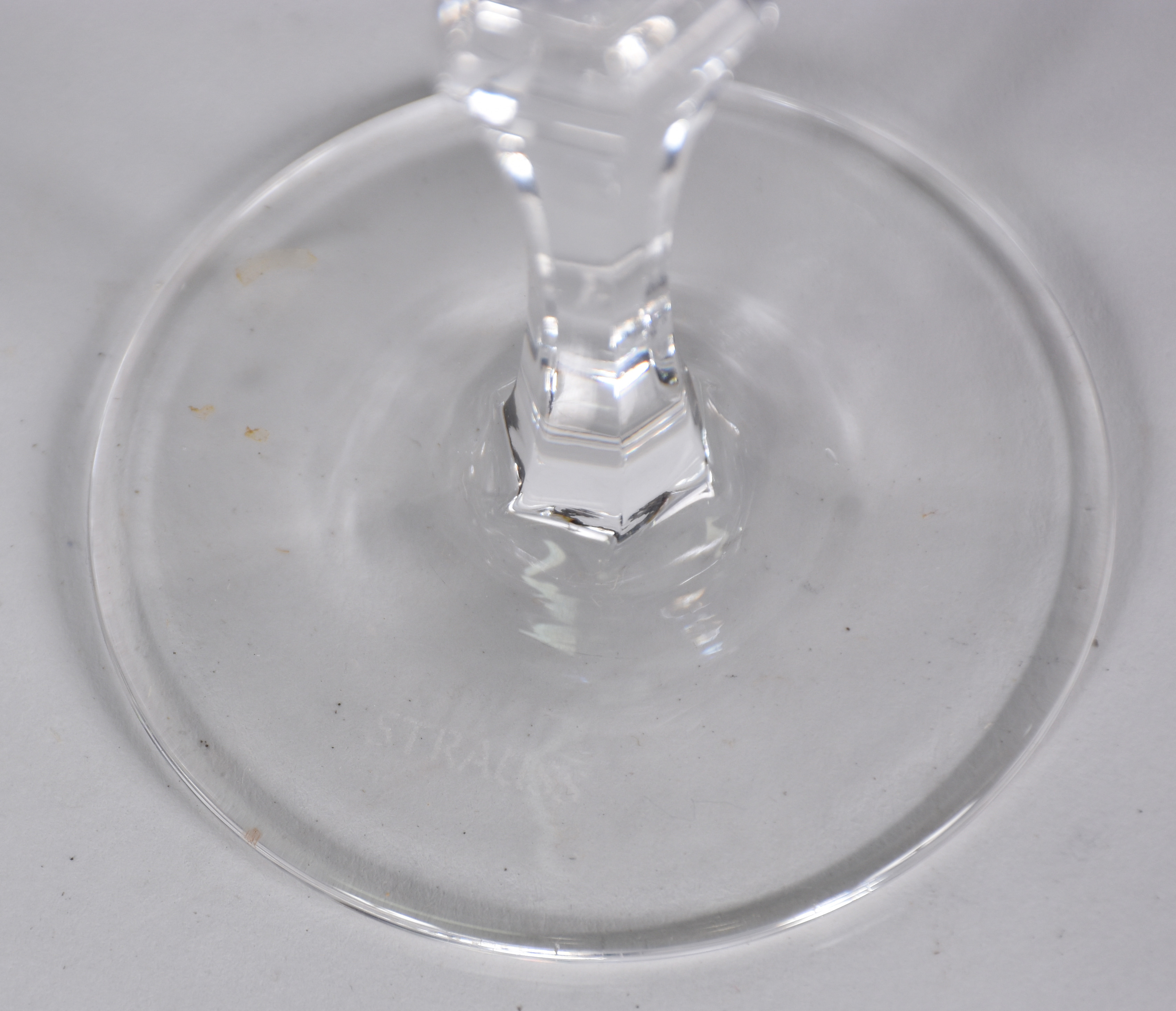 Conjunto de cristal STRAUSS, composto de 9 flutes, 11 cálices para... - foto 5 de 7