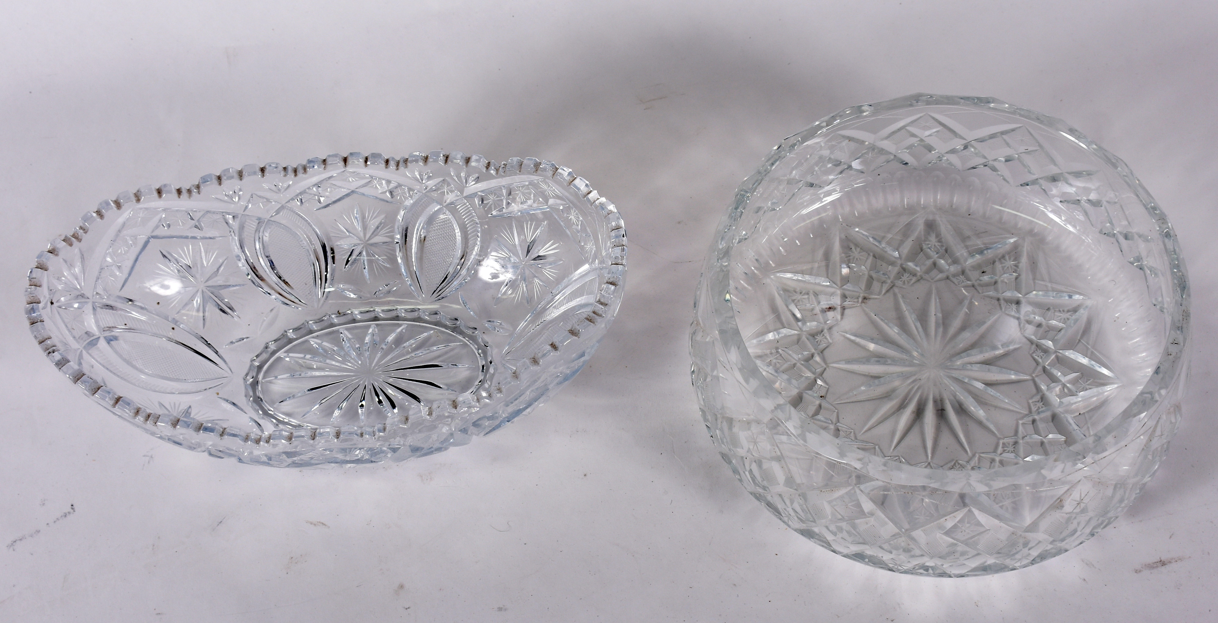 Duas fruteiras de cristal tcheco lapidado. - foto 1 de 3