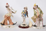Teresa Linhares,  - Três palhaços com instrumentos -  Esta estatueta foi elaborada com a mais pura porcelana de Limoges - França . Toque final de Teresa Linhares, a grand