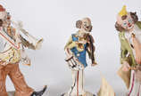 Teresa Linhares,  - Três palhaços com instrumentos -  Esta estatueta foi elaborada com a mais pura porcelana de Limoges - França . Toque final de Teresa Linhares, a grand