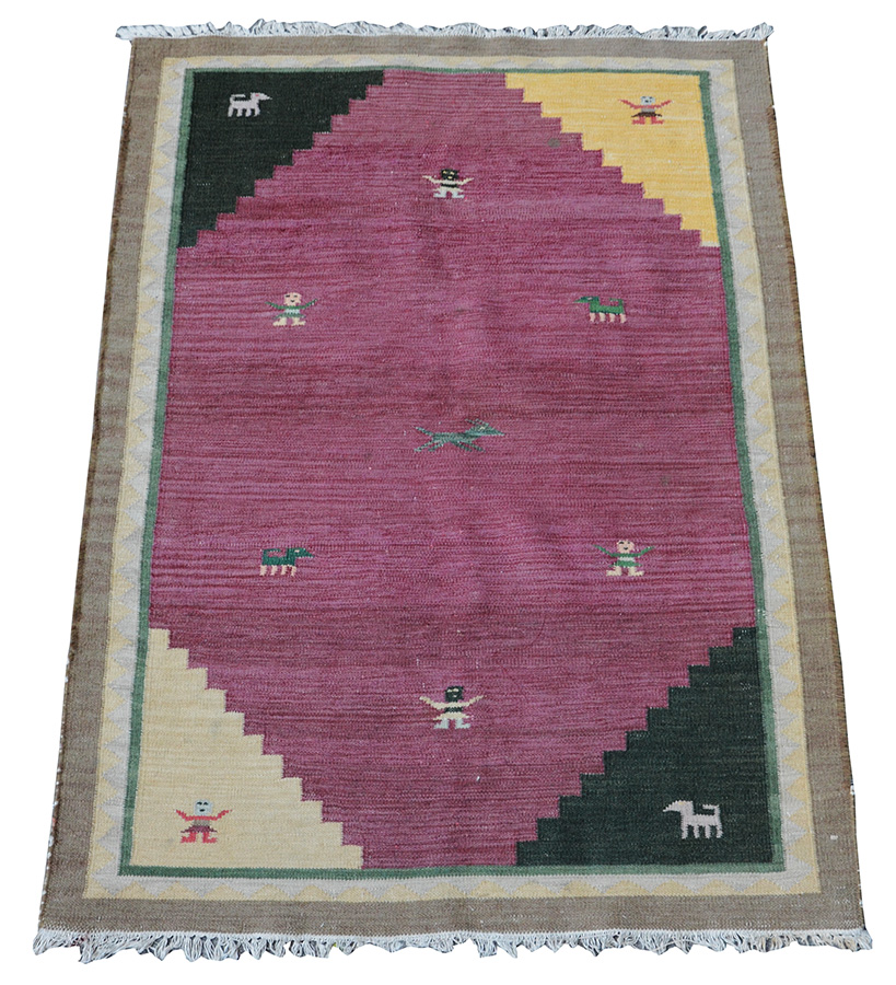 Tapete Kilim medindo 1,75 x 1,23 m.