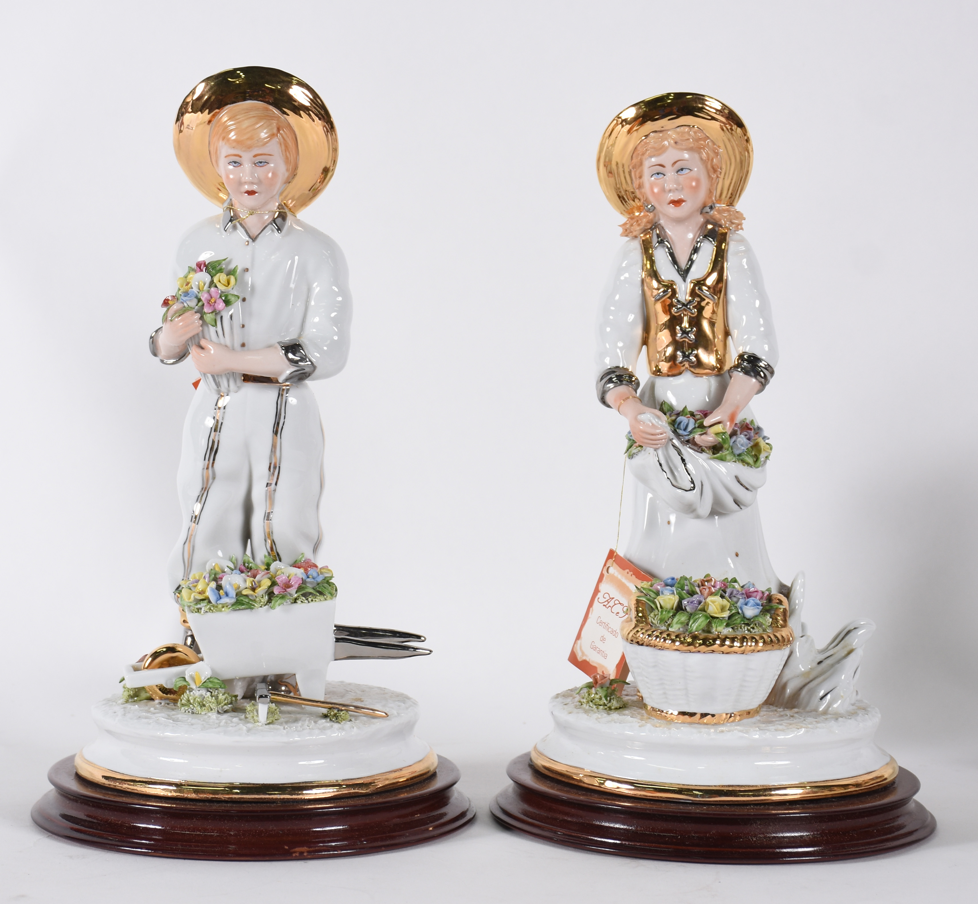 Casal de camponês - Esta estatueta foi elaborada com a mais pura... - foto 1 de 4