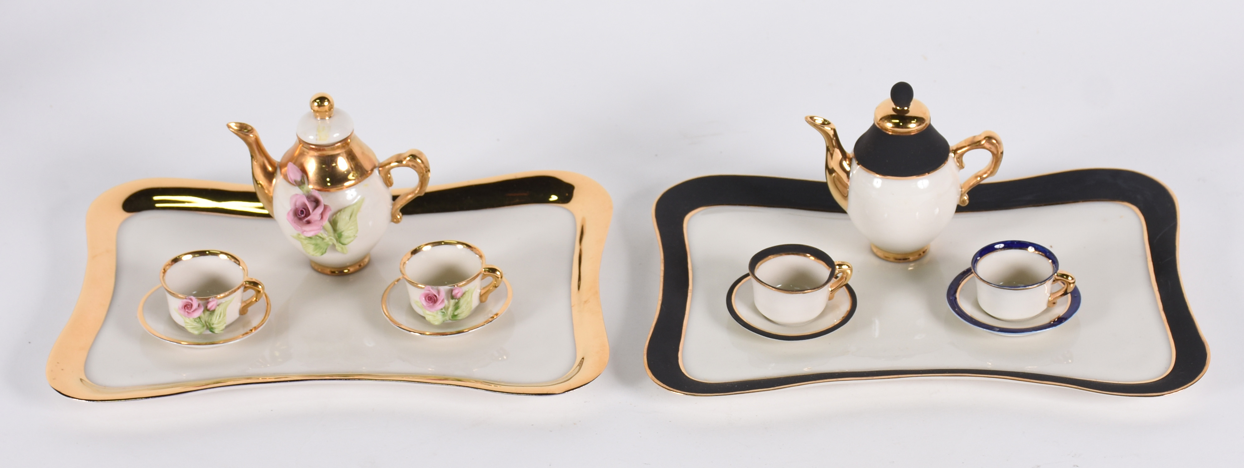 Dois conjuntos Tête à tête de porcelana , com bandeja , bule e 2... - foto 1 de 3