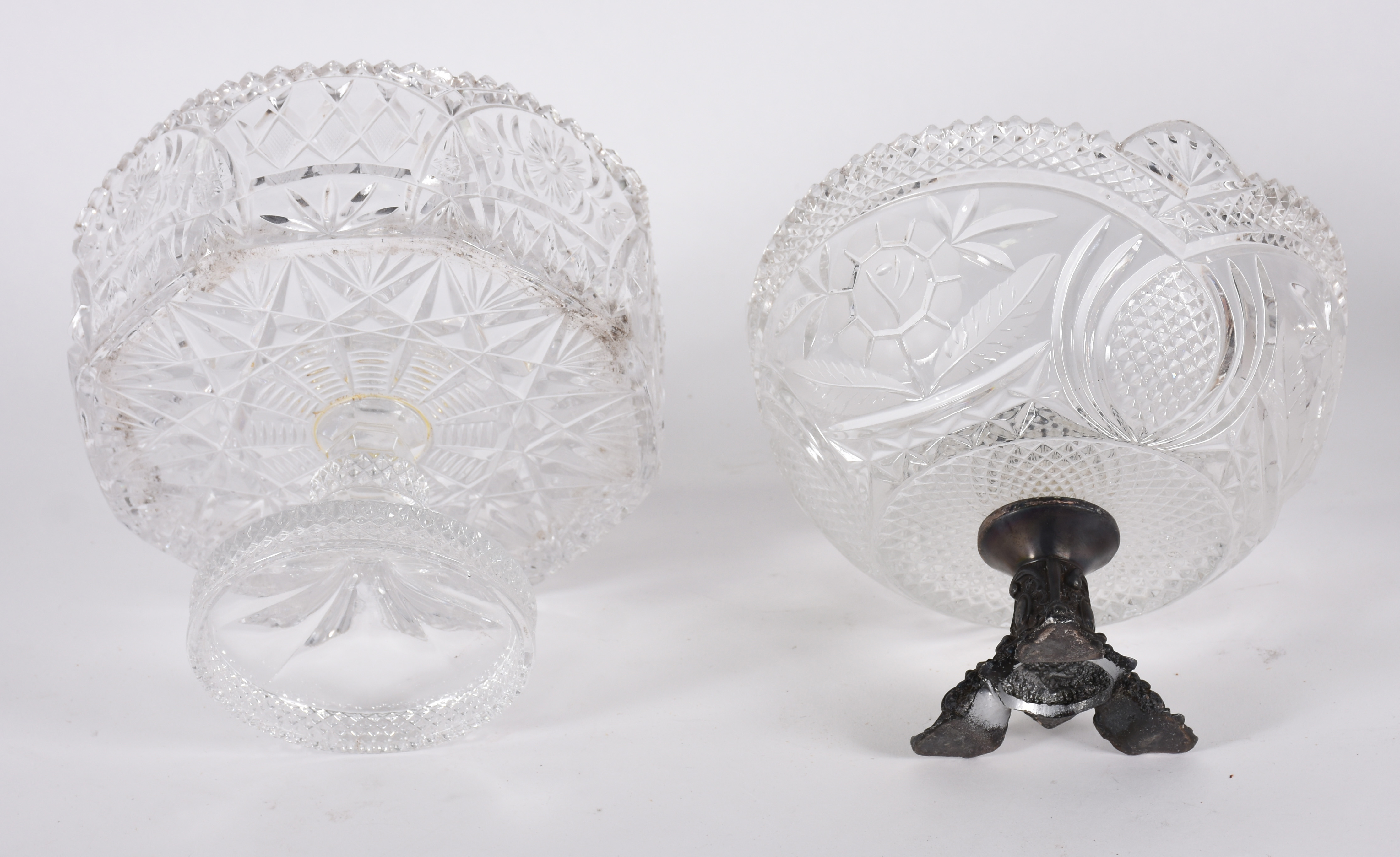 Duas fruteiras de cristal tcheco lapidado, uma delas com pé de metal. - foto 3 de 4