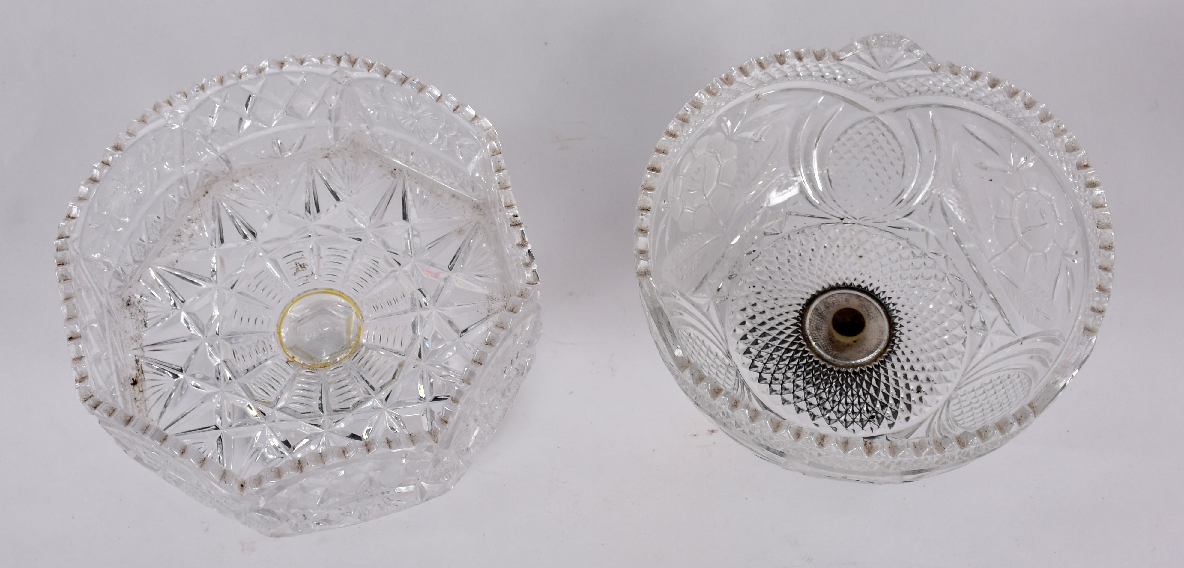 Duas fruteiras de cristal tcheco lapidado, uma delas com pé de metal. - foto 4 de 4