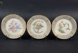 LENOX - Três pratos de porcelana americana da c... - LENOX - Três pratos de porcelana americana da coleção "An annual limited edition of Boehm Birds by Edward Marshall Boehm" (1972, 1973 e ...