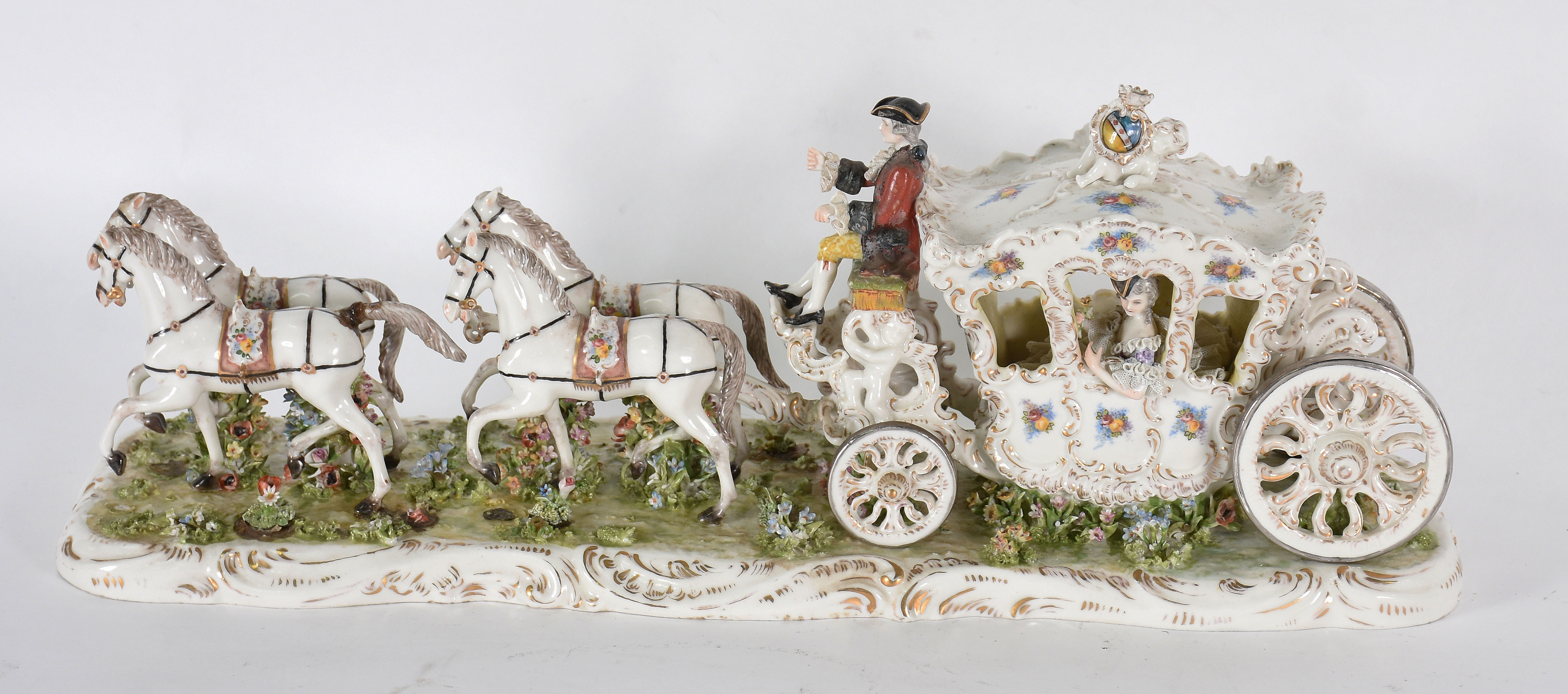 Carruagem de porcelana europeia policromada, marca na base N... - foto 1 de 8
