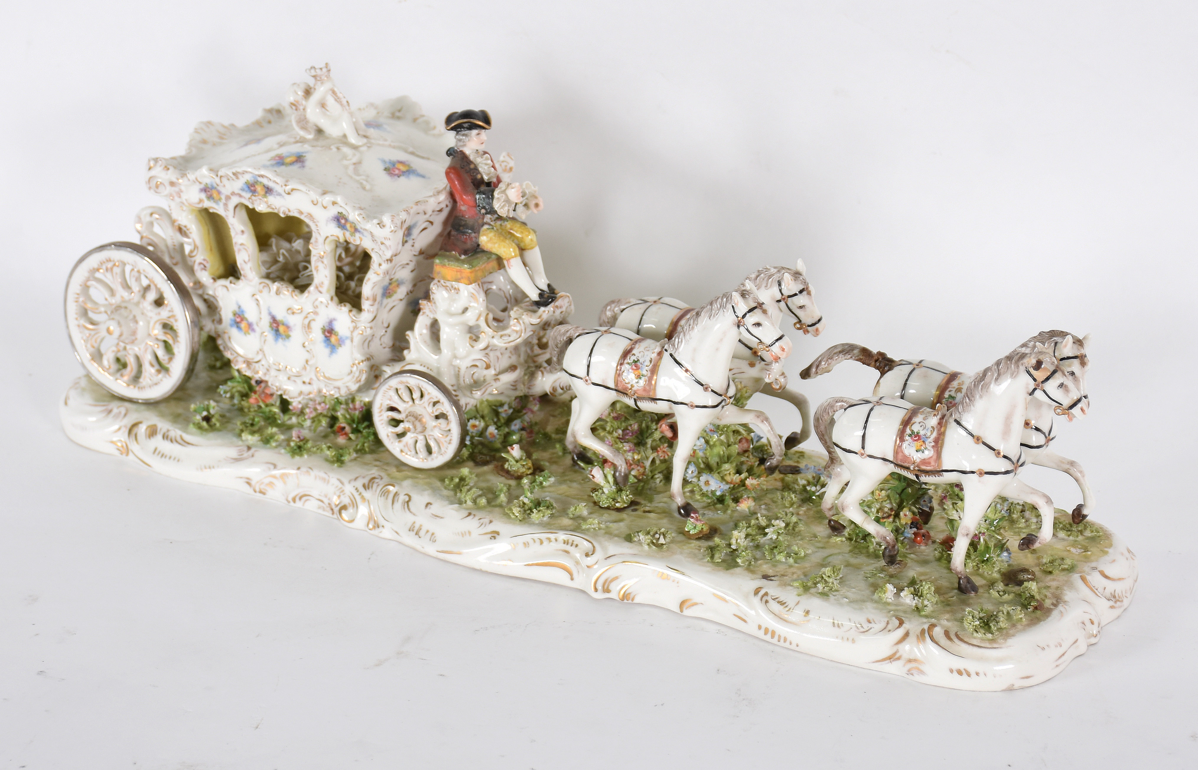 Carruagem de porcelana europeia policromada, marca na base N... - foto 2 de 8