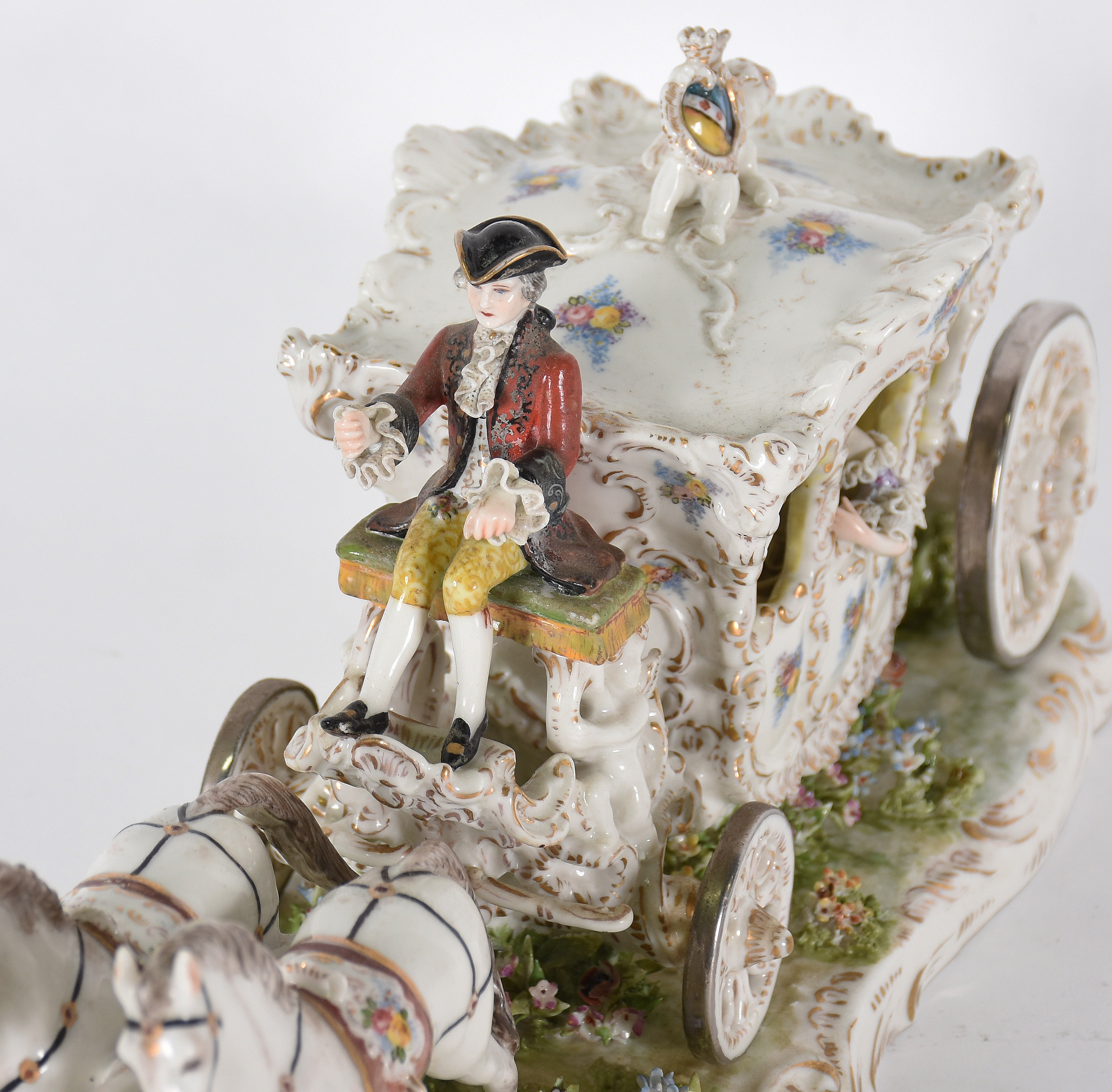 Carruagem de porcelana europeia policromada, marca na base N... - foto 4 de 8