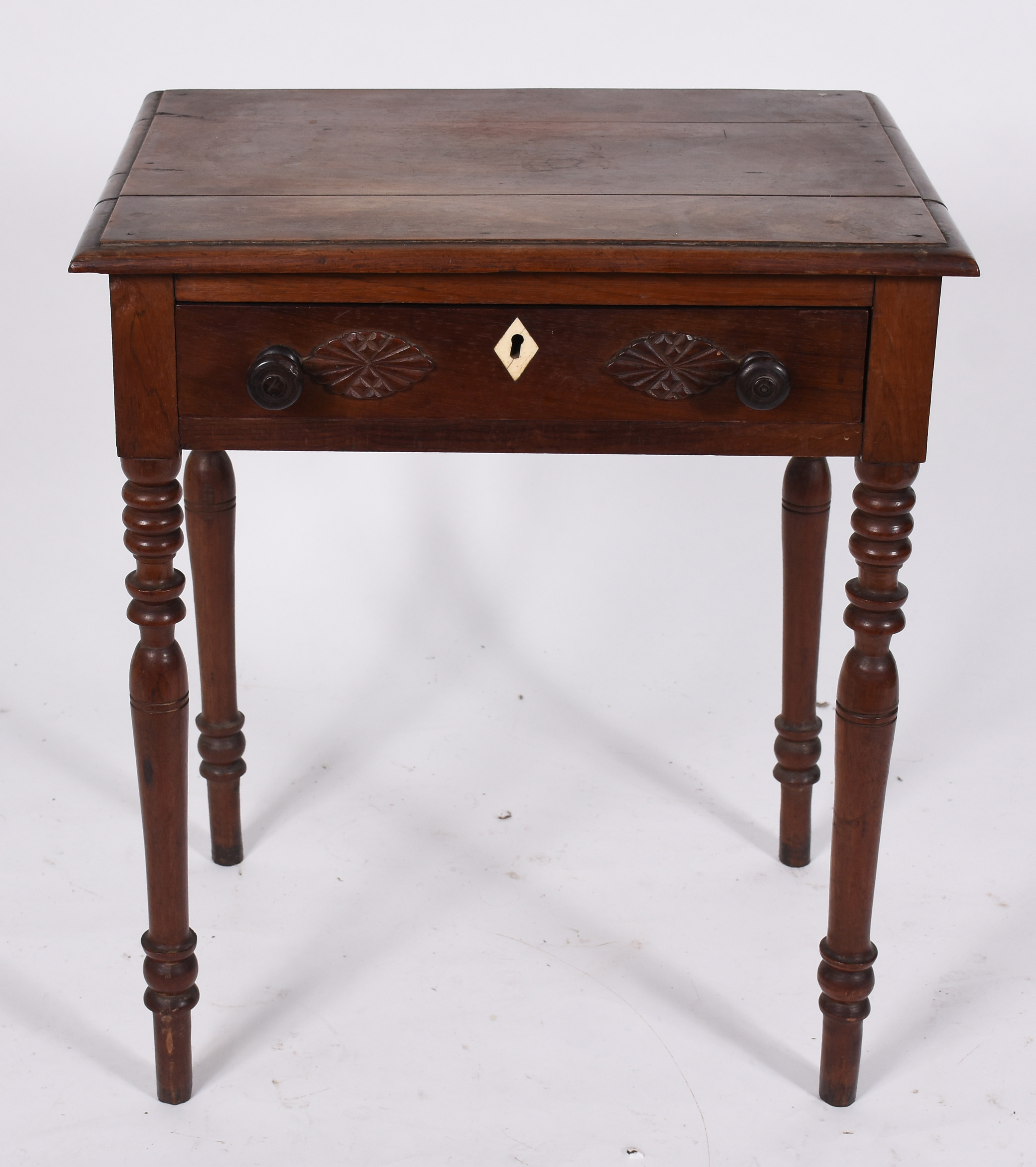 Mesa auxiliar de madeira nobre, uma gaveta com detalhes entalhados e... - foto 2 de 5