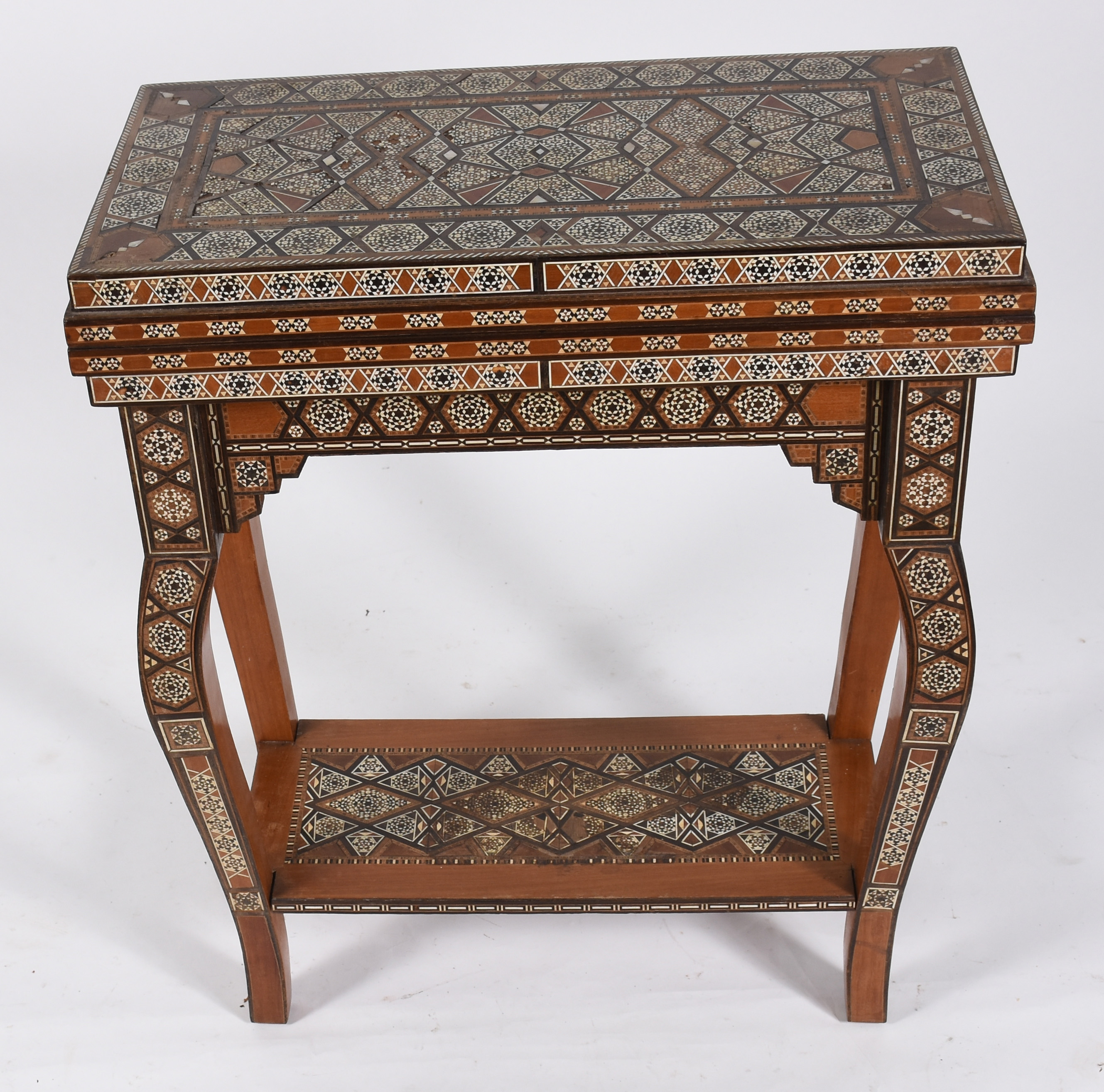 Mesa de jogo oriental em madeira trabalhada em marchetaria com... - foto 2 de 10