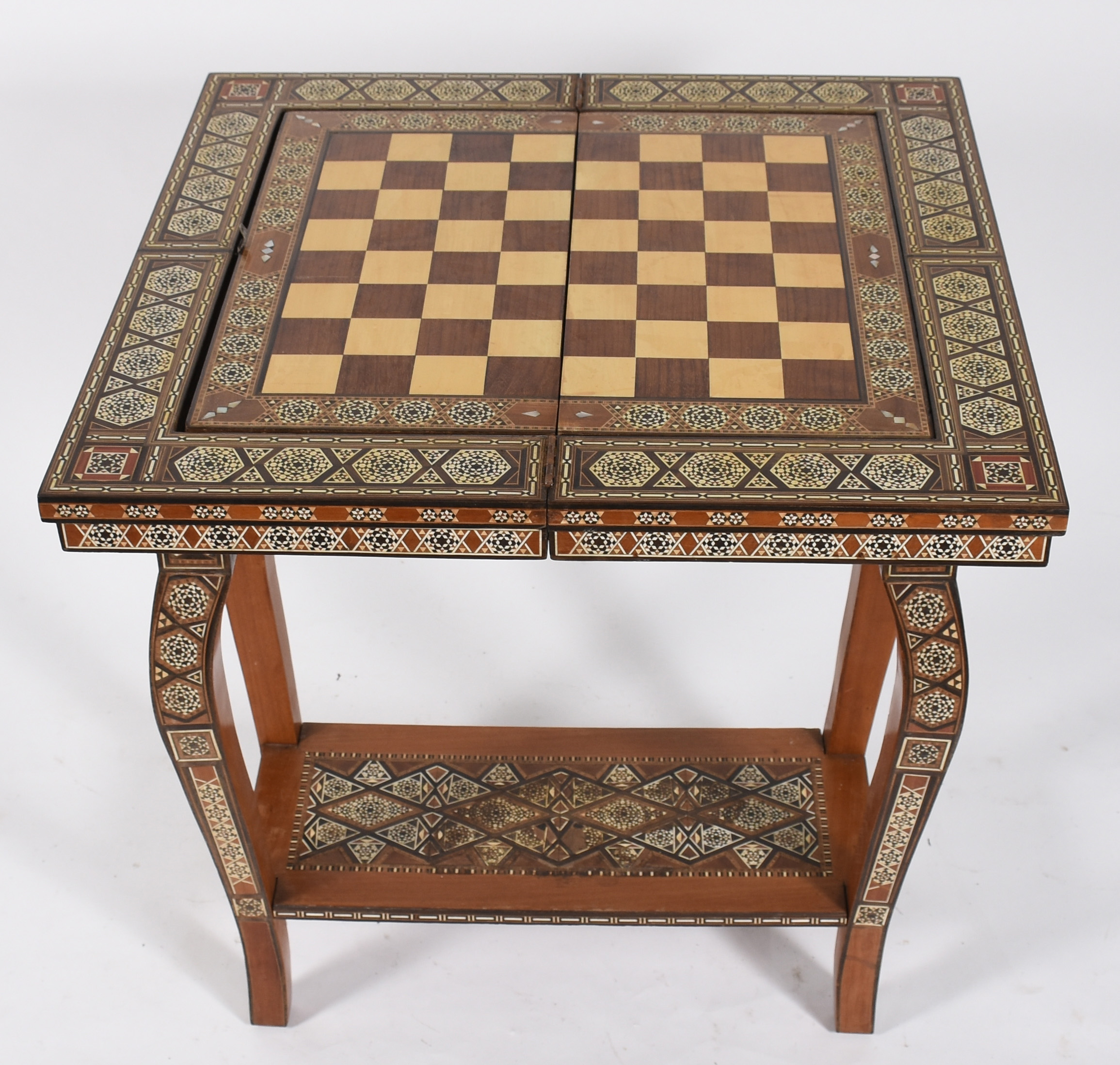 Mesa de jogo oriental em madeira trabalhada em marchetaria com... - foto 7 de 10