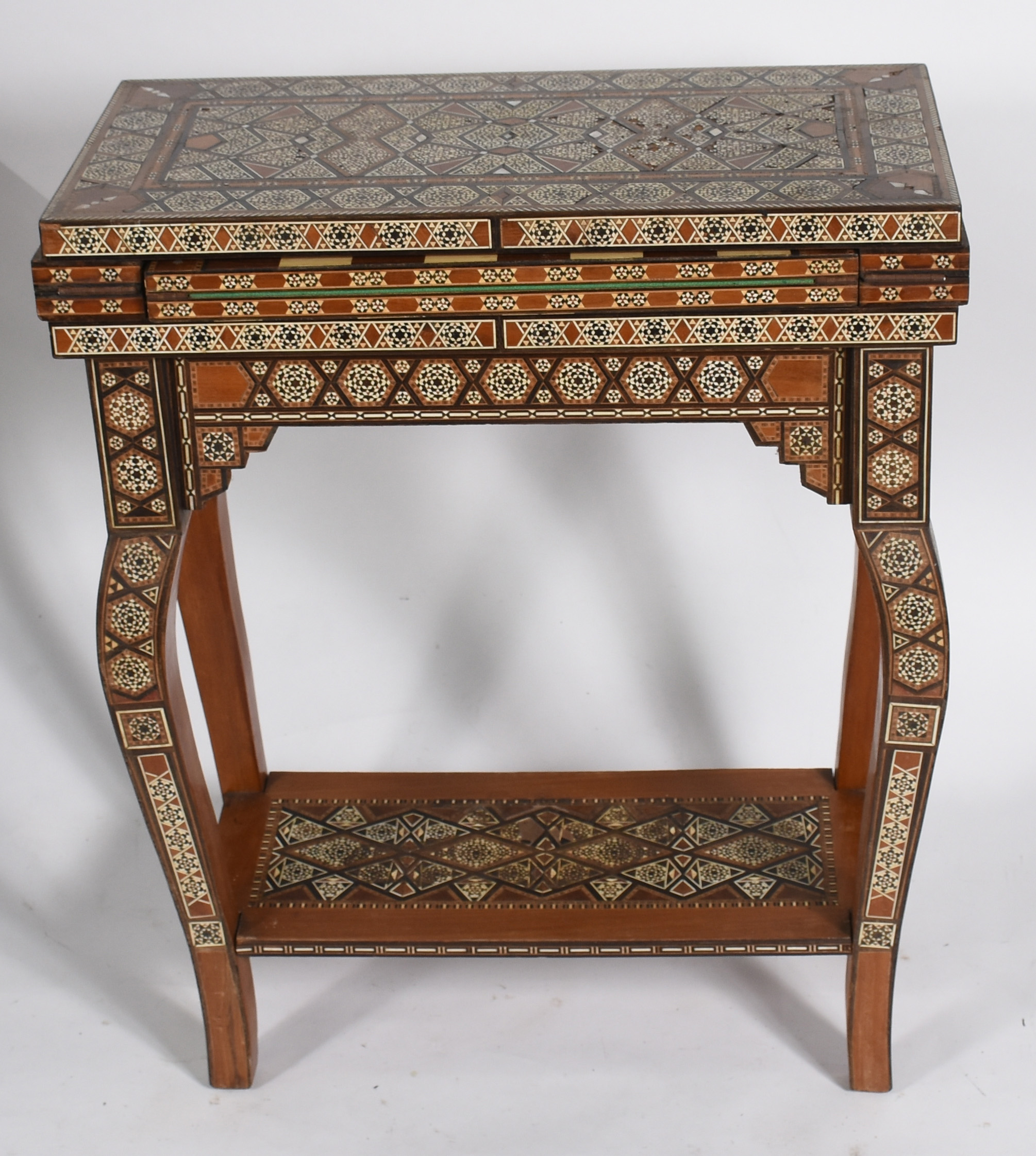 Mesa de jogo oriental em madeira trabalhada em marchetaria com... - foto 9 de 10