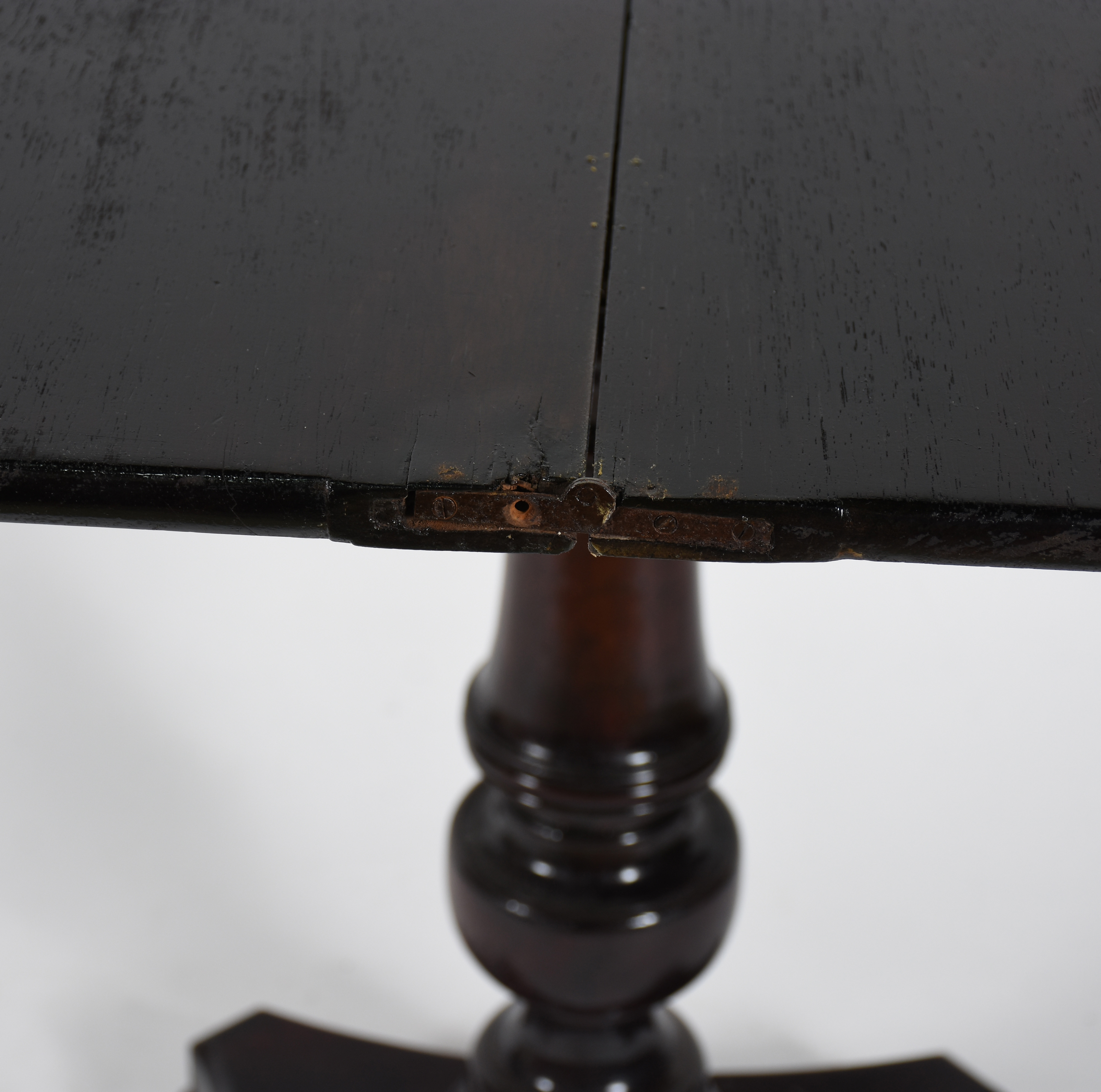 Aparador / mesa de madeira nobre , com tampo dobrável, apoio em... - foto 6 de 6