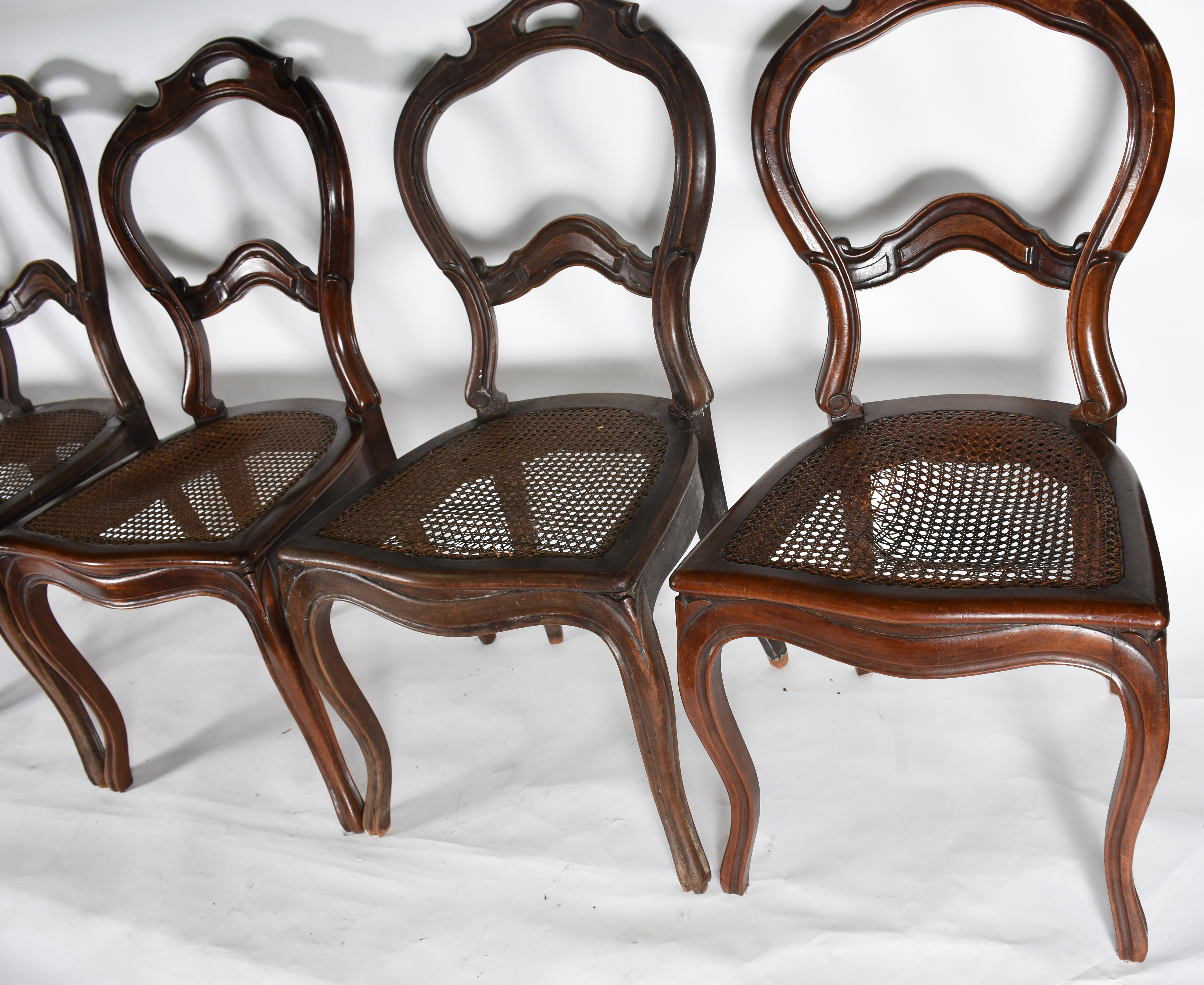 Dez cadeiras para sala de jantar de madeira nobre com assentos de... - foto 2 de 9