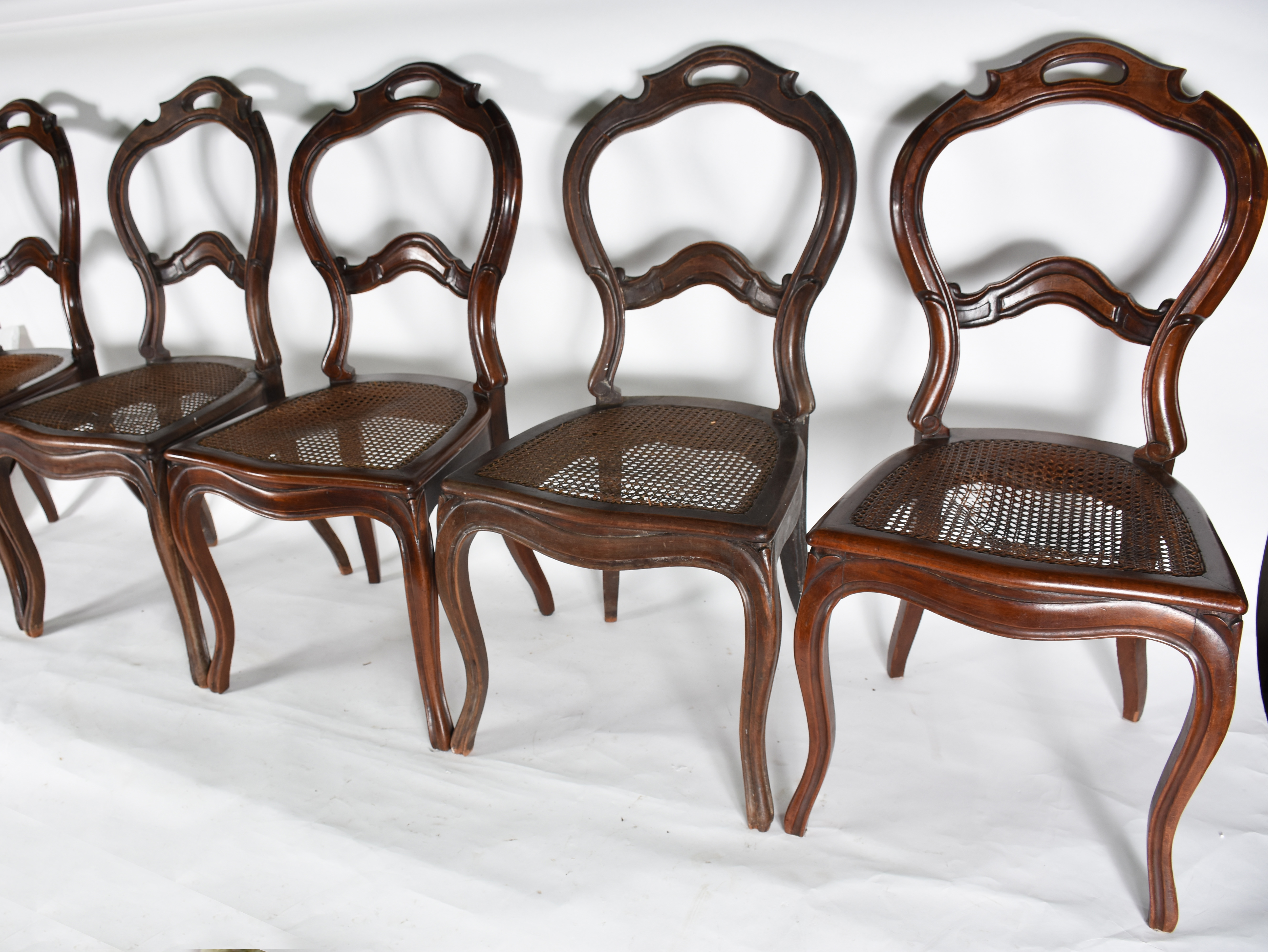 Dez cadeiras para sala de jantar de madeira nobre com assentos de... - foto 6 de 9