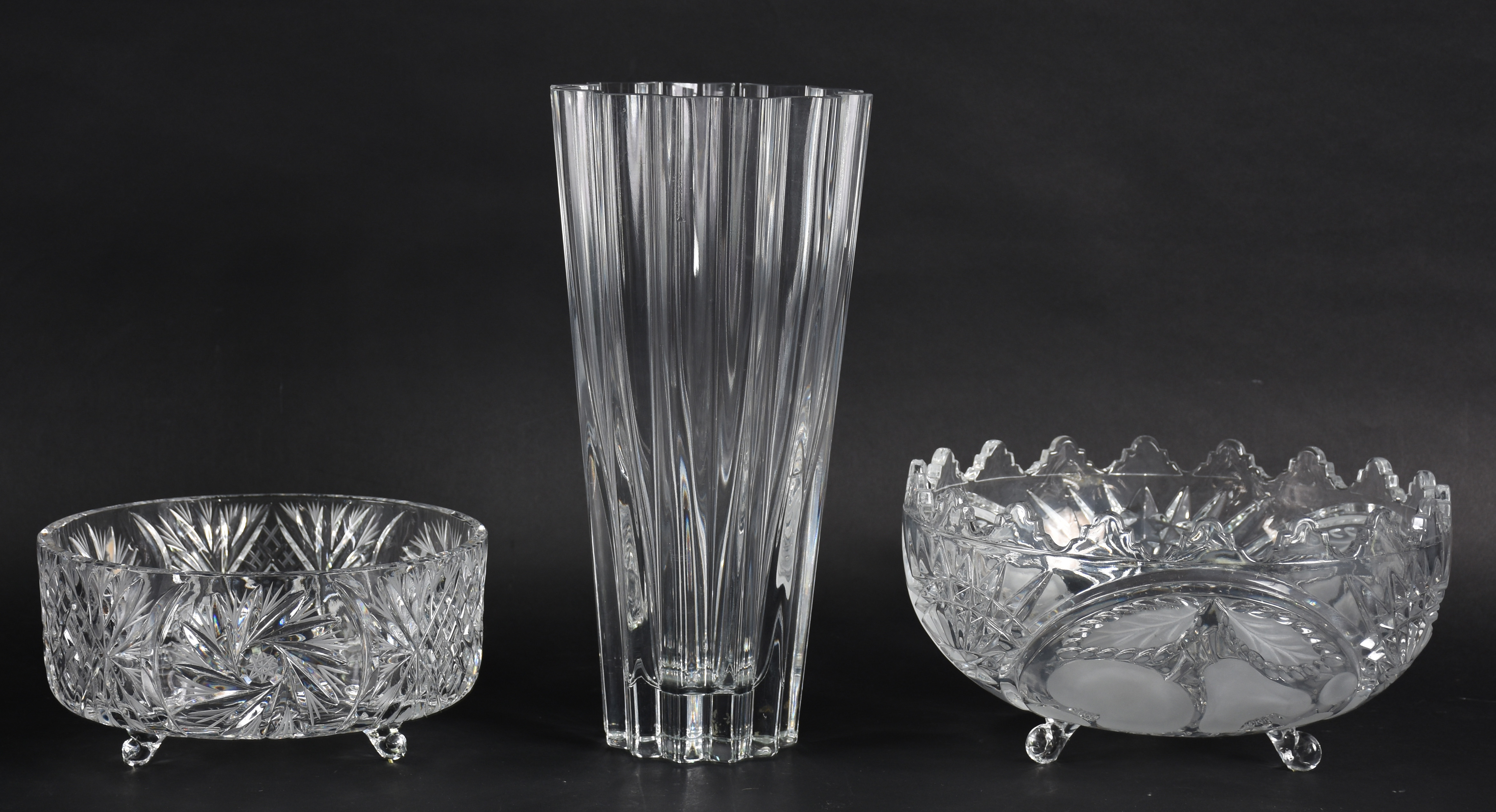 Duas fruteiras de cristal e vaso de vidro. - foto 1 de 4
