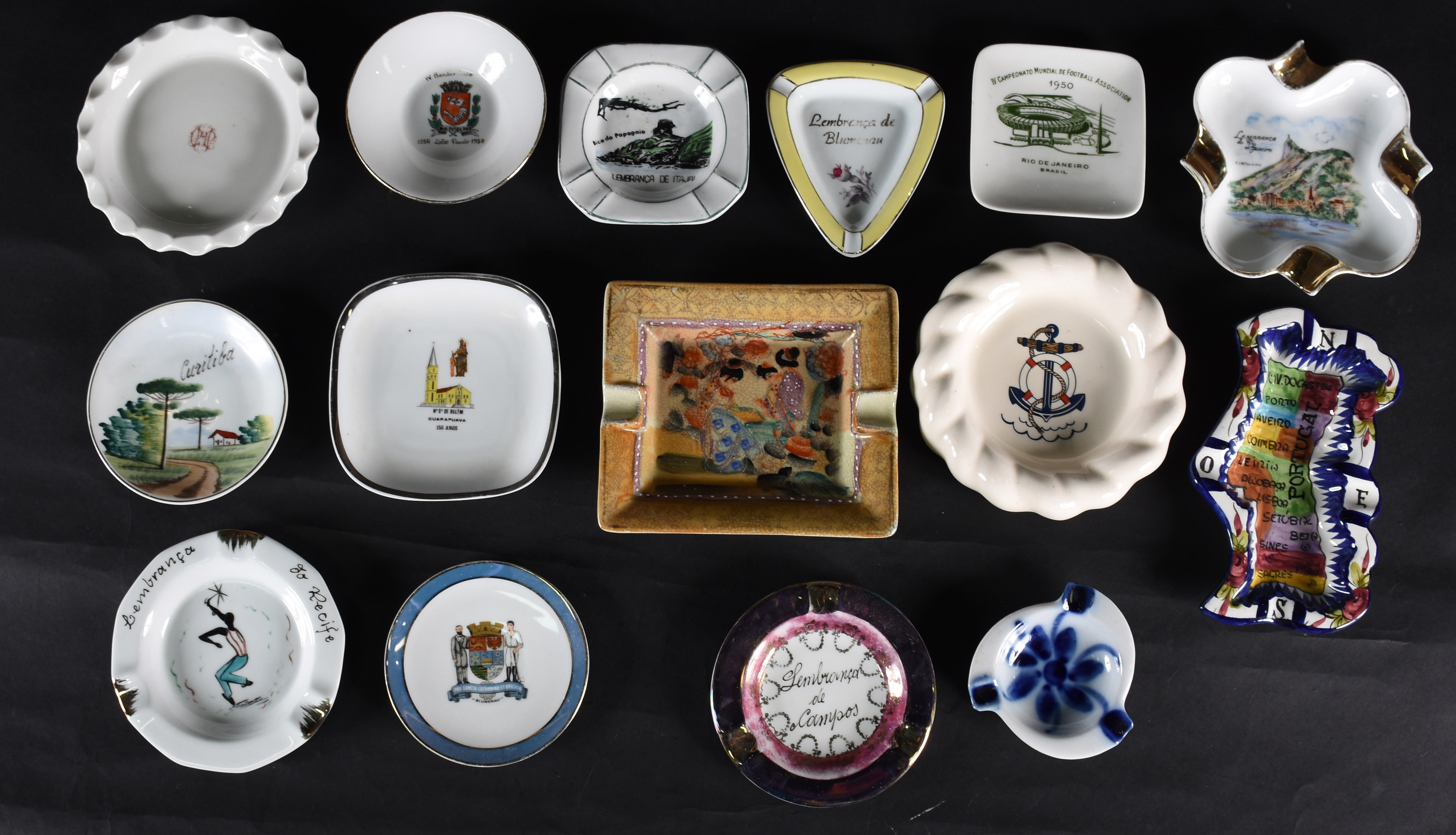 Diversos cinzeiros de porcelana. Total 15 peças. - foto 1 de 4