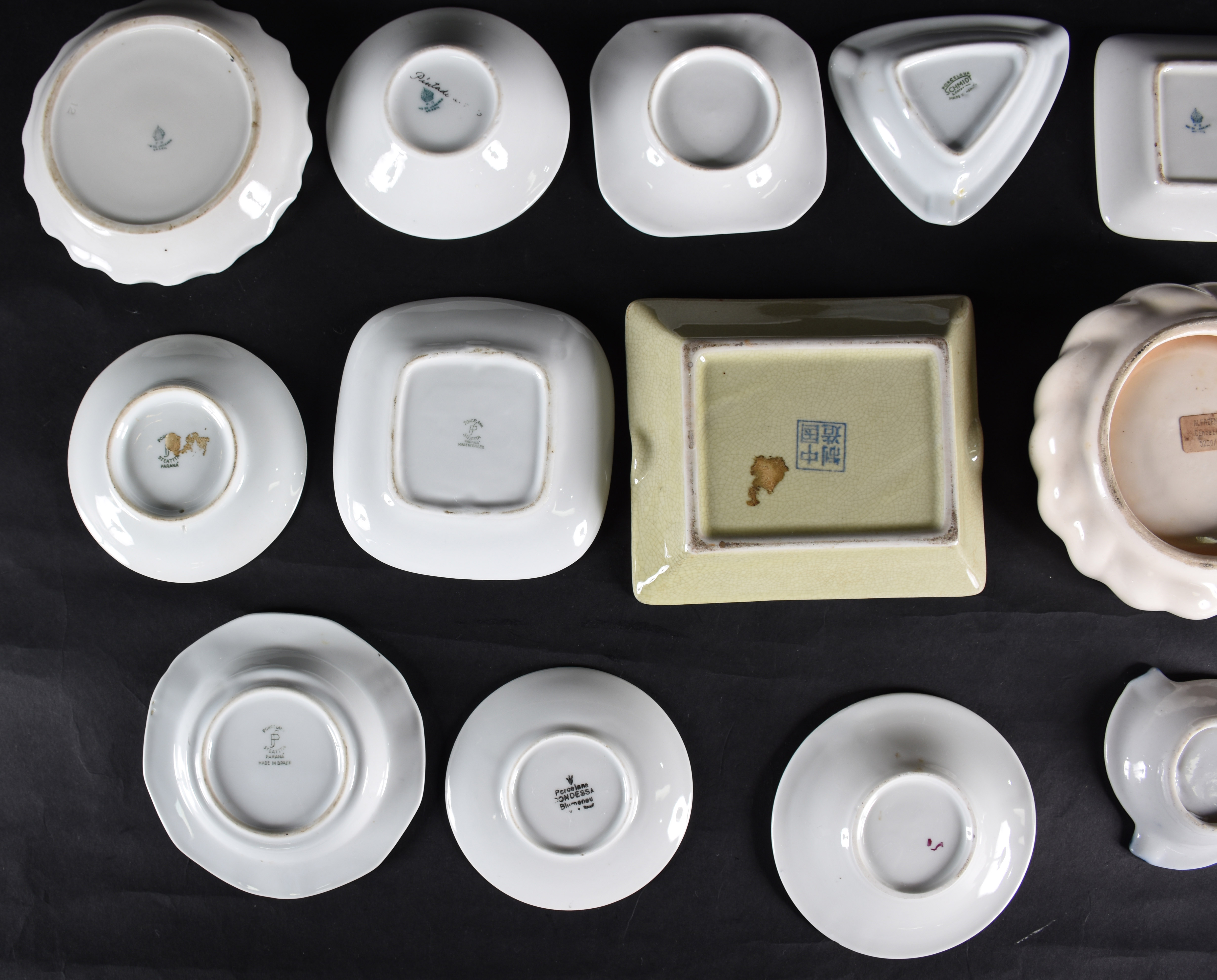Diversos cinzeiros de porcelana. Total 15 peças. - foto 3 de 4