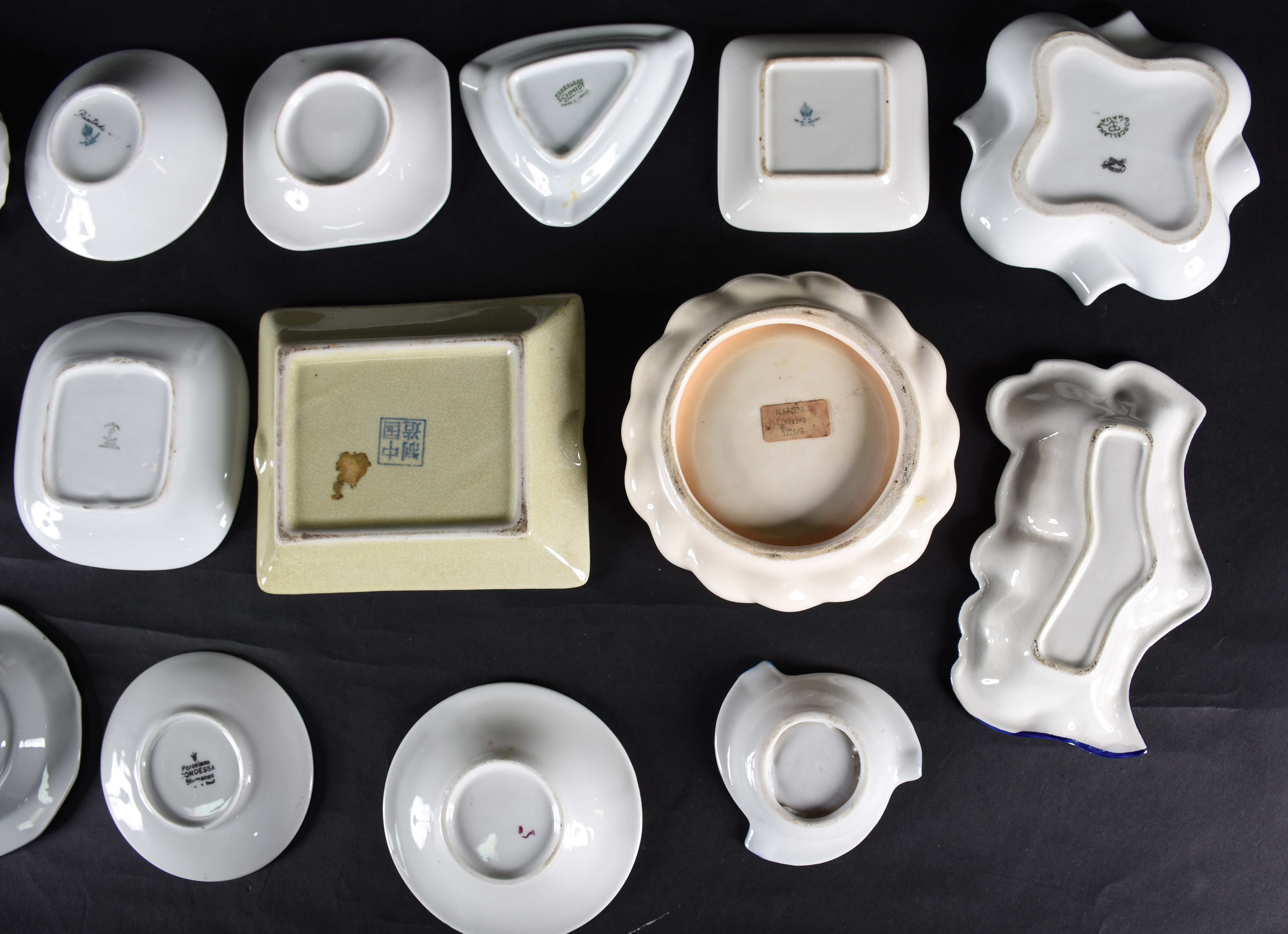 Diversos cinzeiros de porcelana. Total 15 peças. - foto 4 de 4