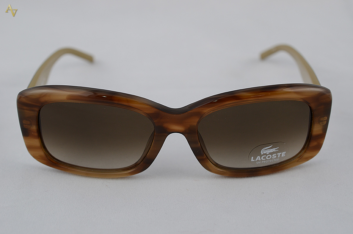 LACOSTE - Óculos escuros feminino - no estojo. - foto 2 de 3