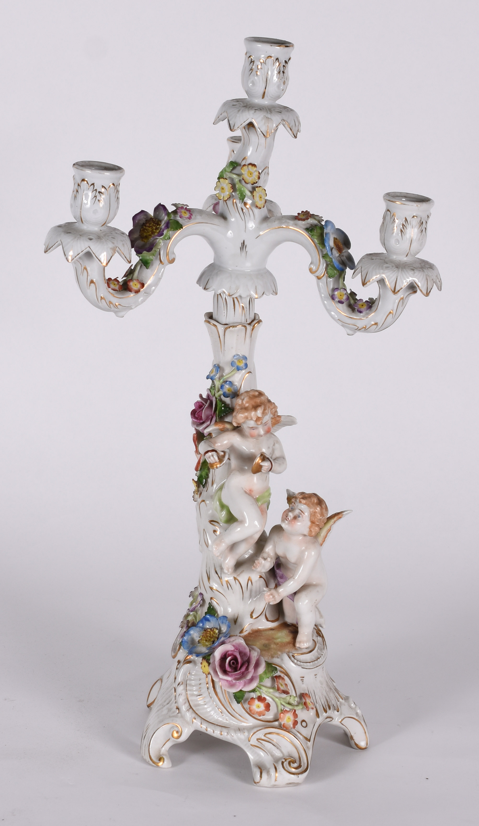 Candelabro para 3 velas de porcelana alemã Von Schierholz, base... - foto 1 de 7