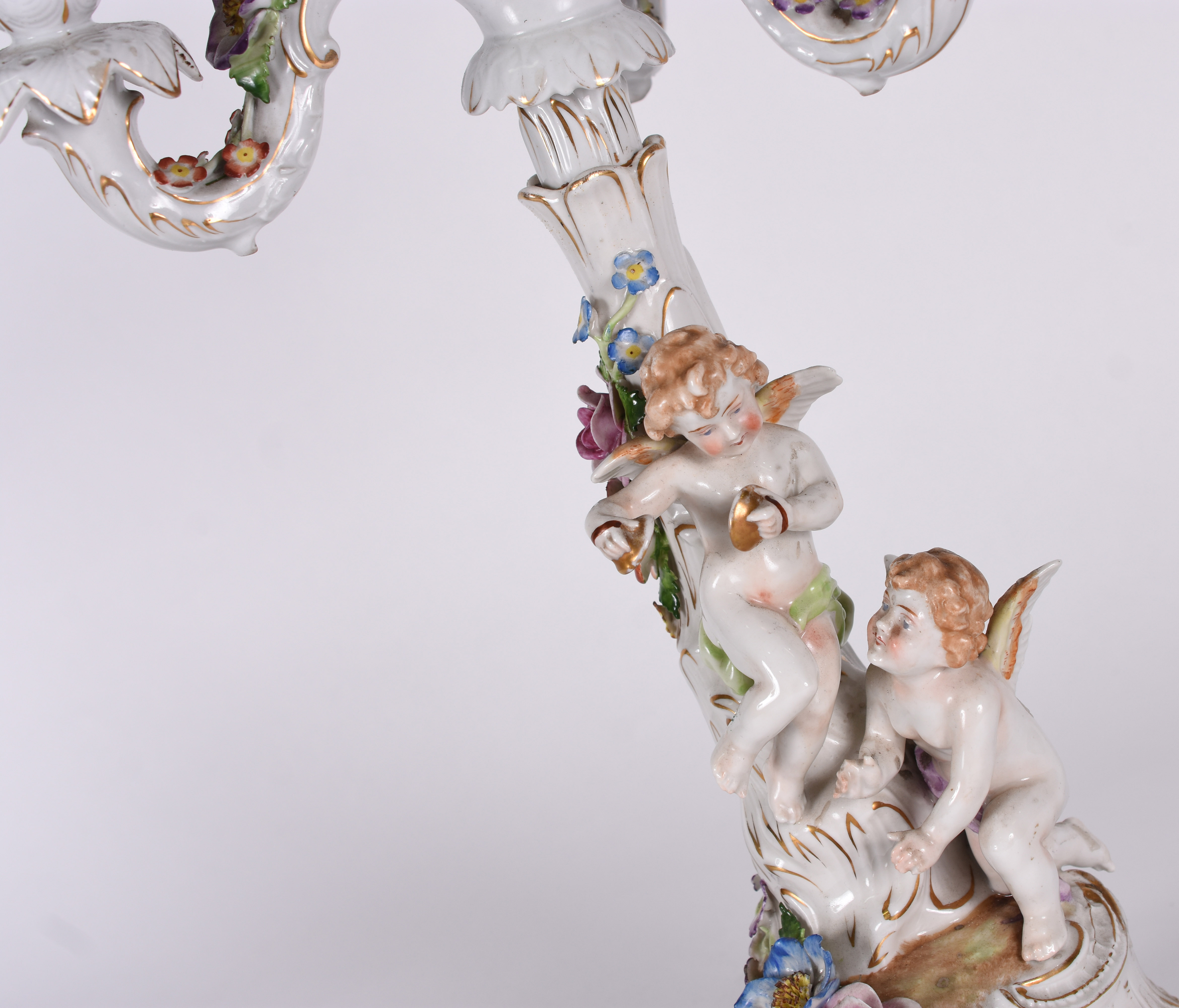 Candelabro para 3 velas de porcelana alemã Von Schierholz, base... - foto 2 de 7