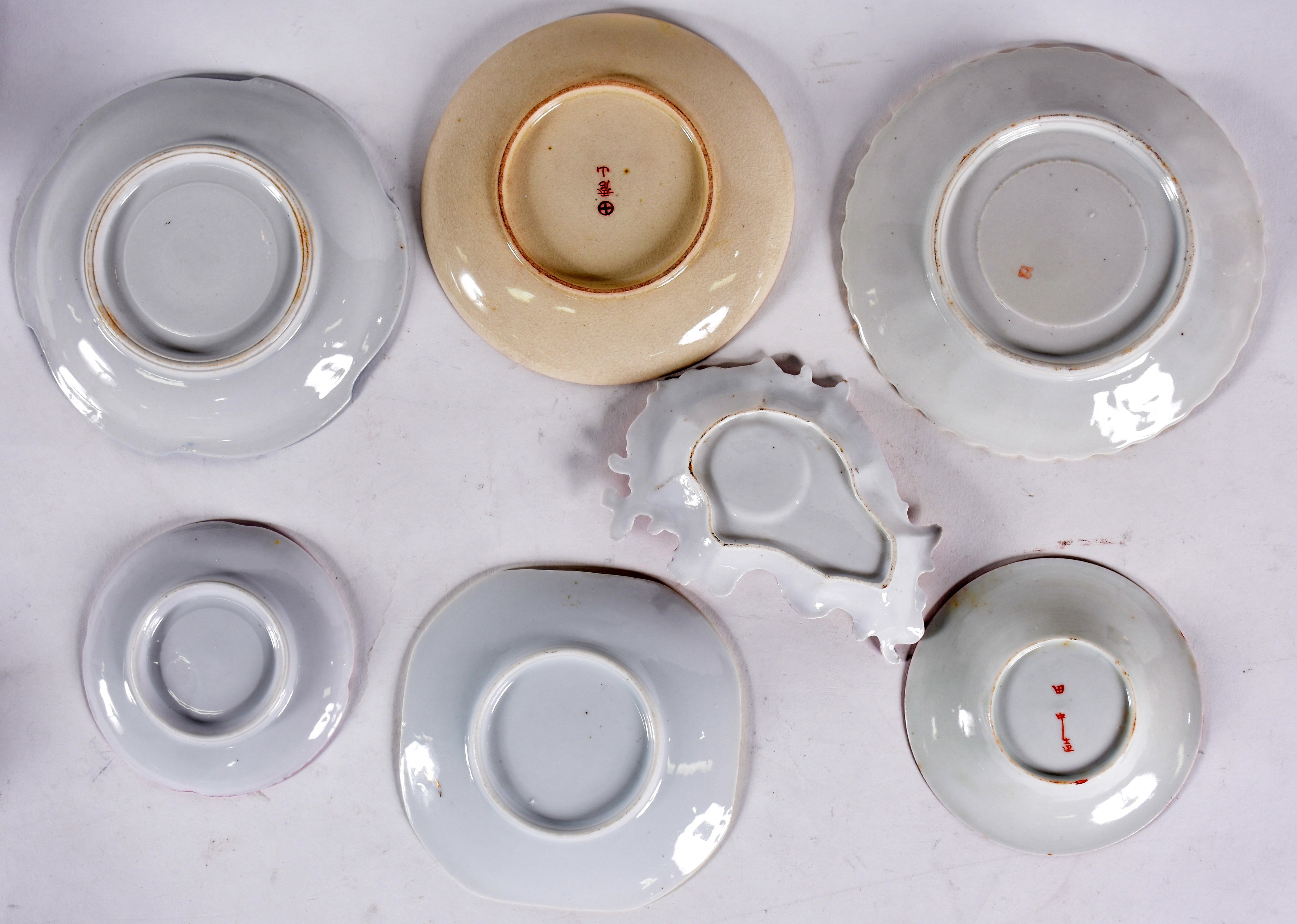 Sete xícaras para chá e café em porcelana de diversas procedências. - foto 3 de 7