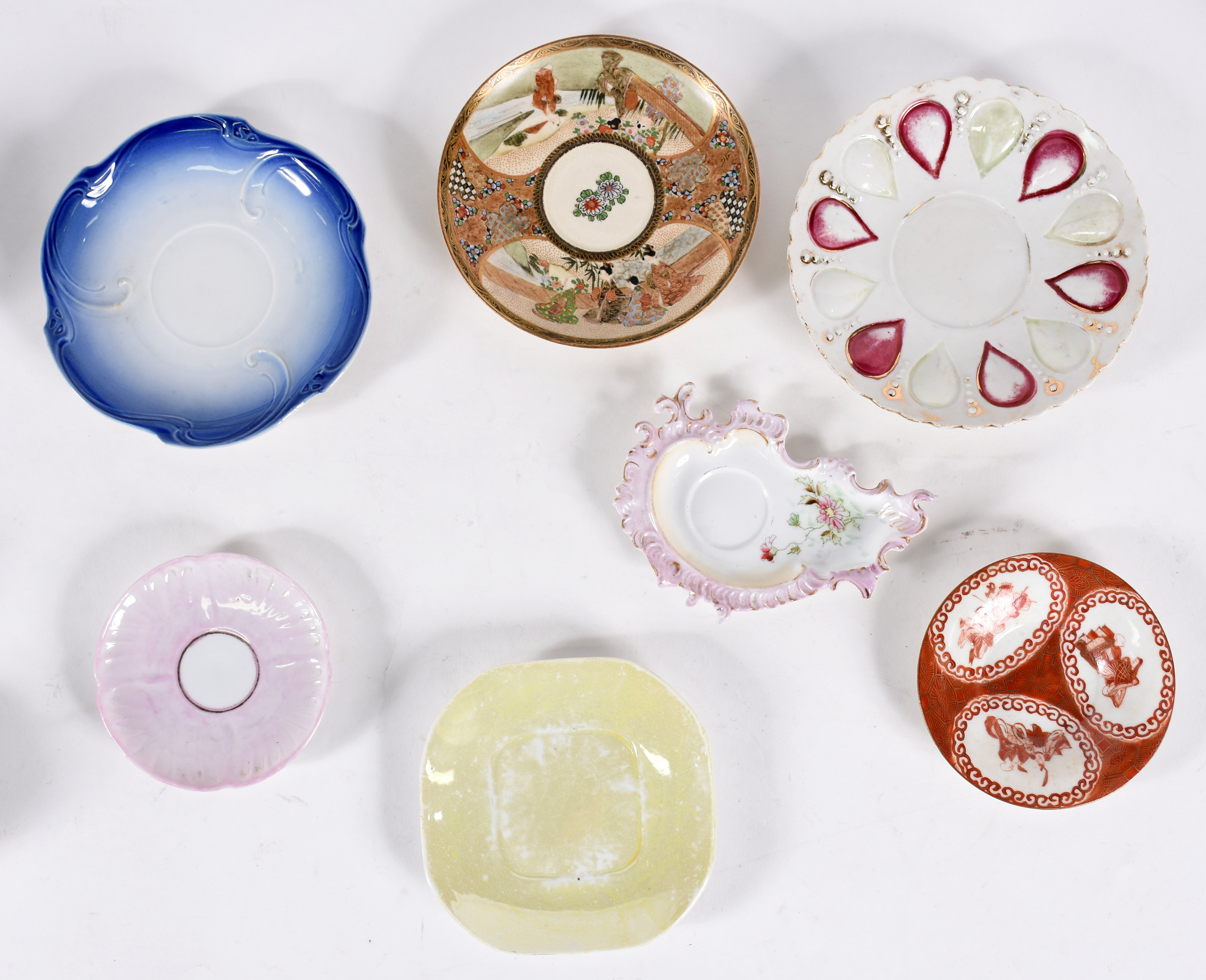 Sete xícaras para chá e café em porcelana de diversas procedências. - foto 4 de 7