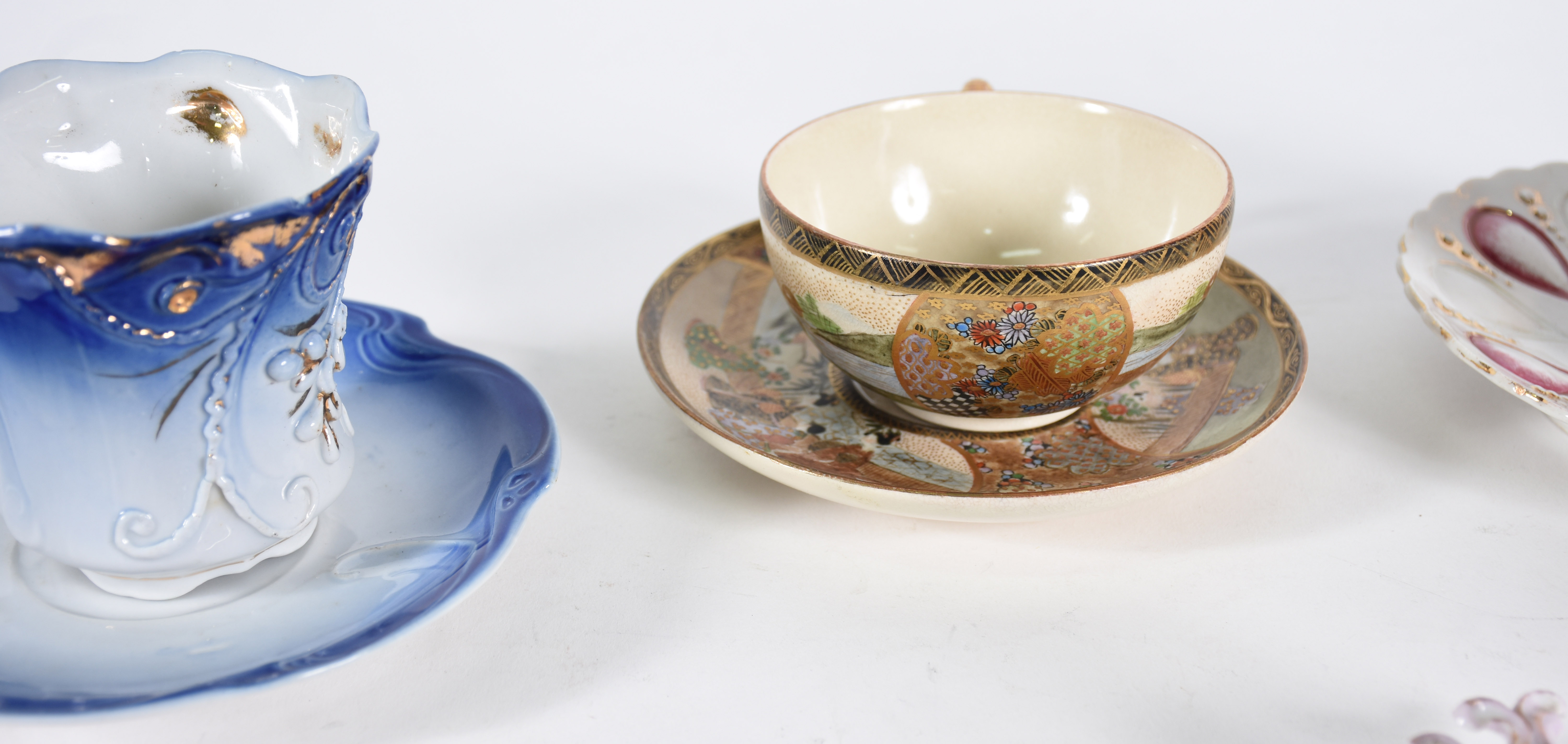 Sete xícaras para chá e café em porcelana de diversas procedências. - foto 5 de 7
