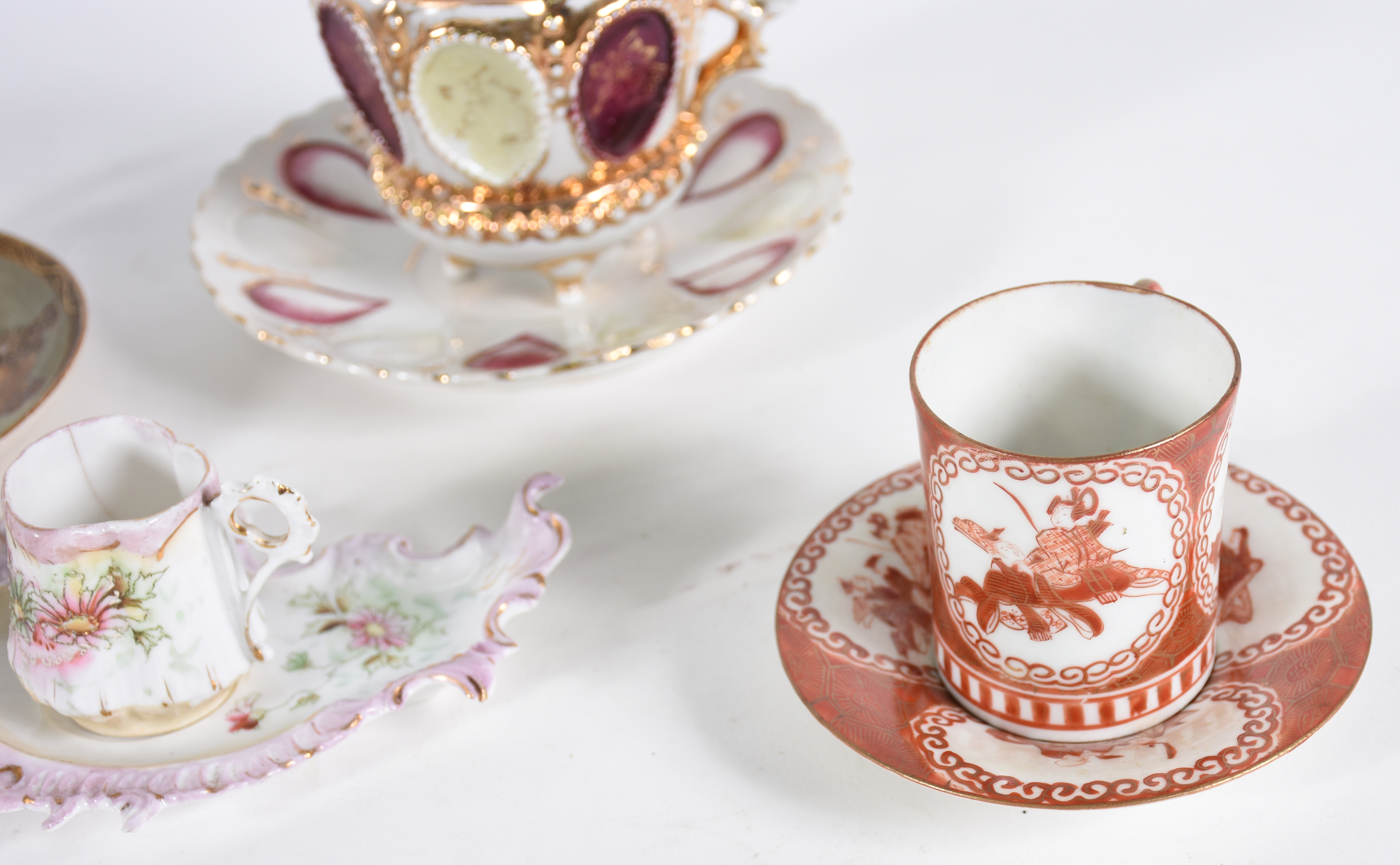 Sete xícaras para chá e café em porcelana de diversas procedências. - foto 6 de 7