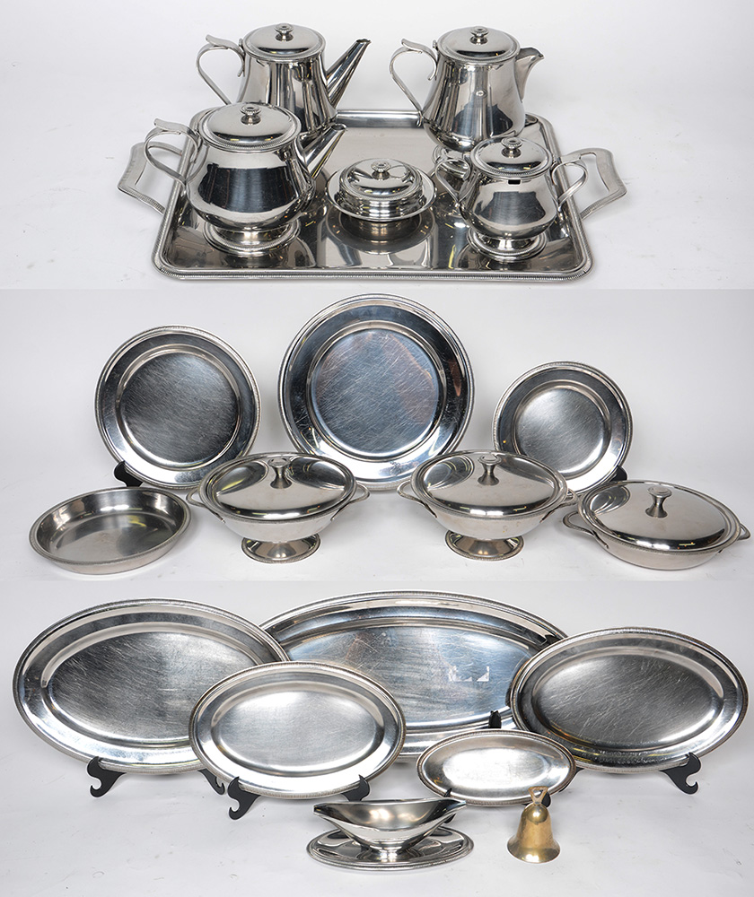 Conjunto com diversas peças de aço inox, sendo: 5 travessas ovais, 4...