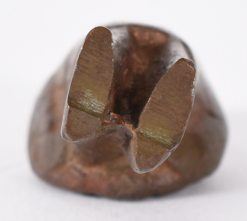 Pequena imagem de bronze de Getúlio Vargas . - foto 4 de 5