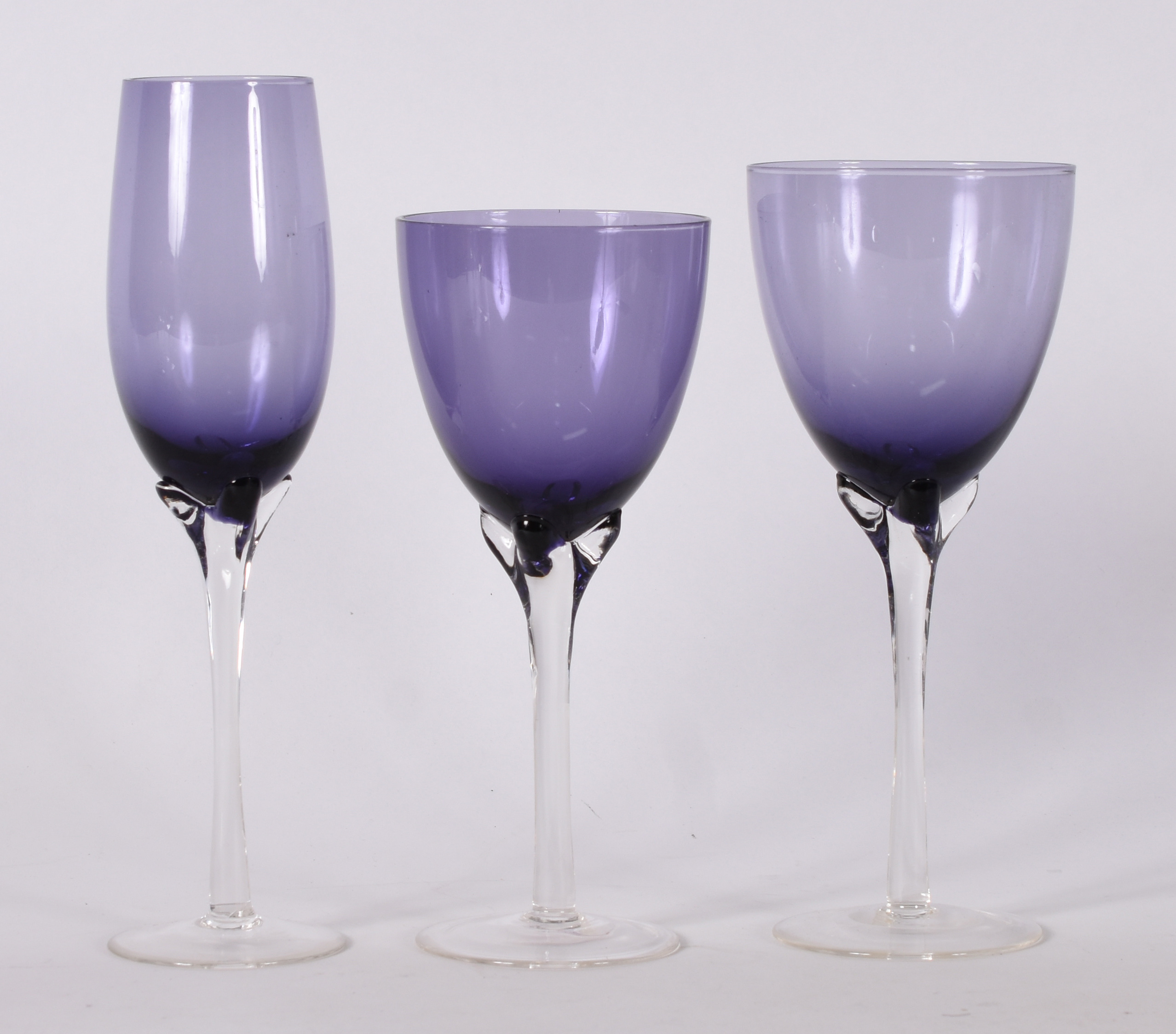 Seis taças para vinho tinto,6 para vinho branco e 6 flutes coloridas - foto 2 de 2