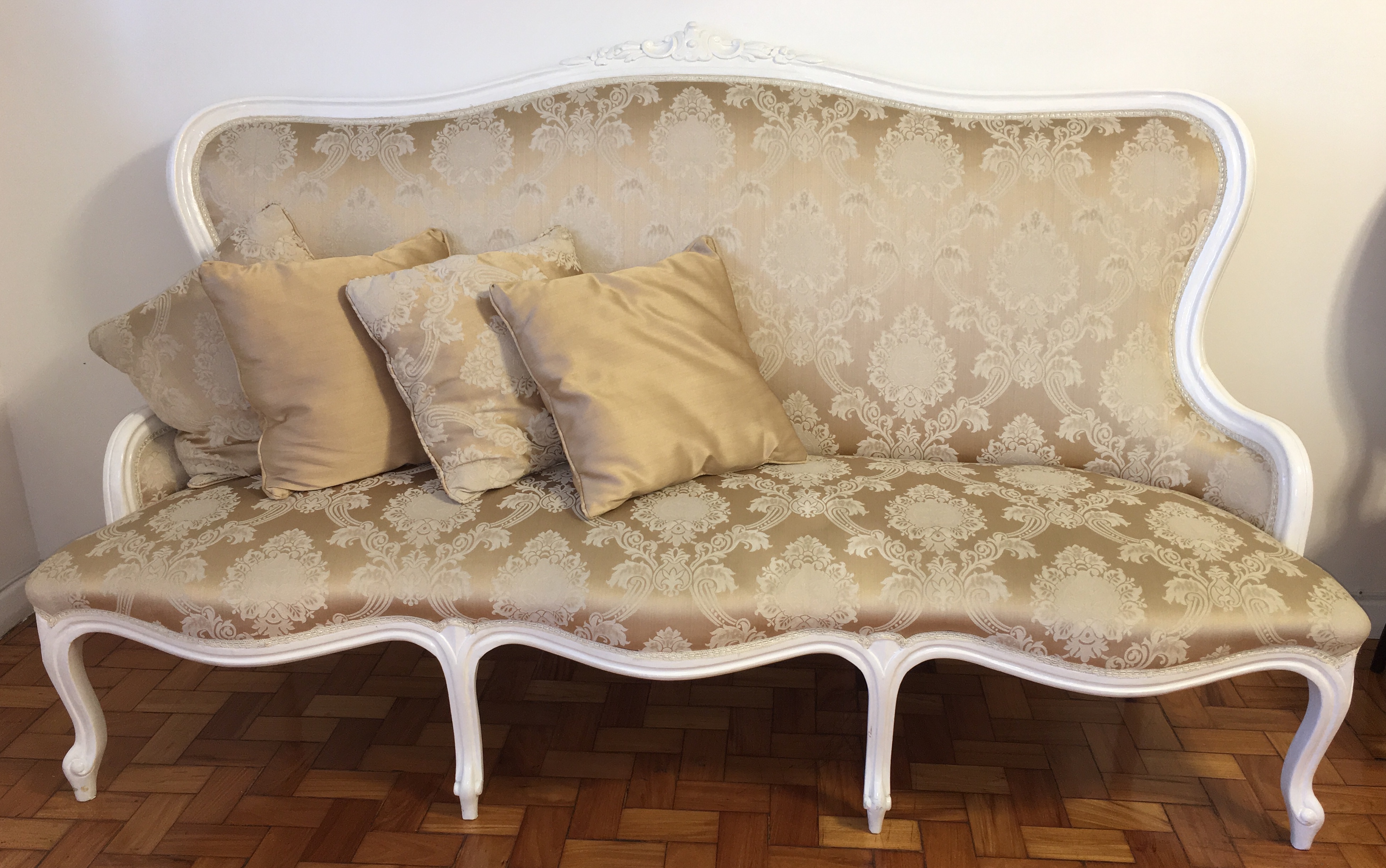 Conjunto de Sofá para 3 lugares e par de poltronas estilo vitoriano... - foto 1 de 5