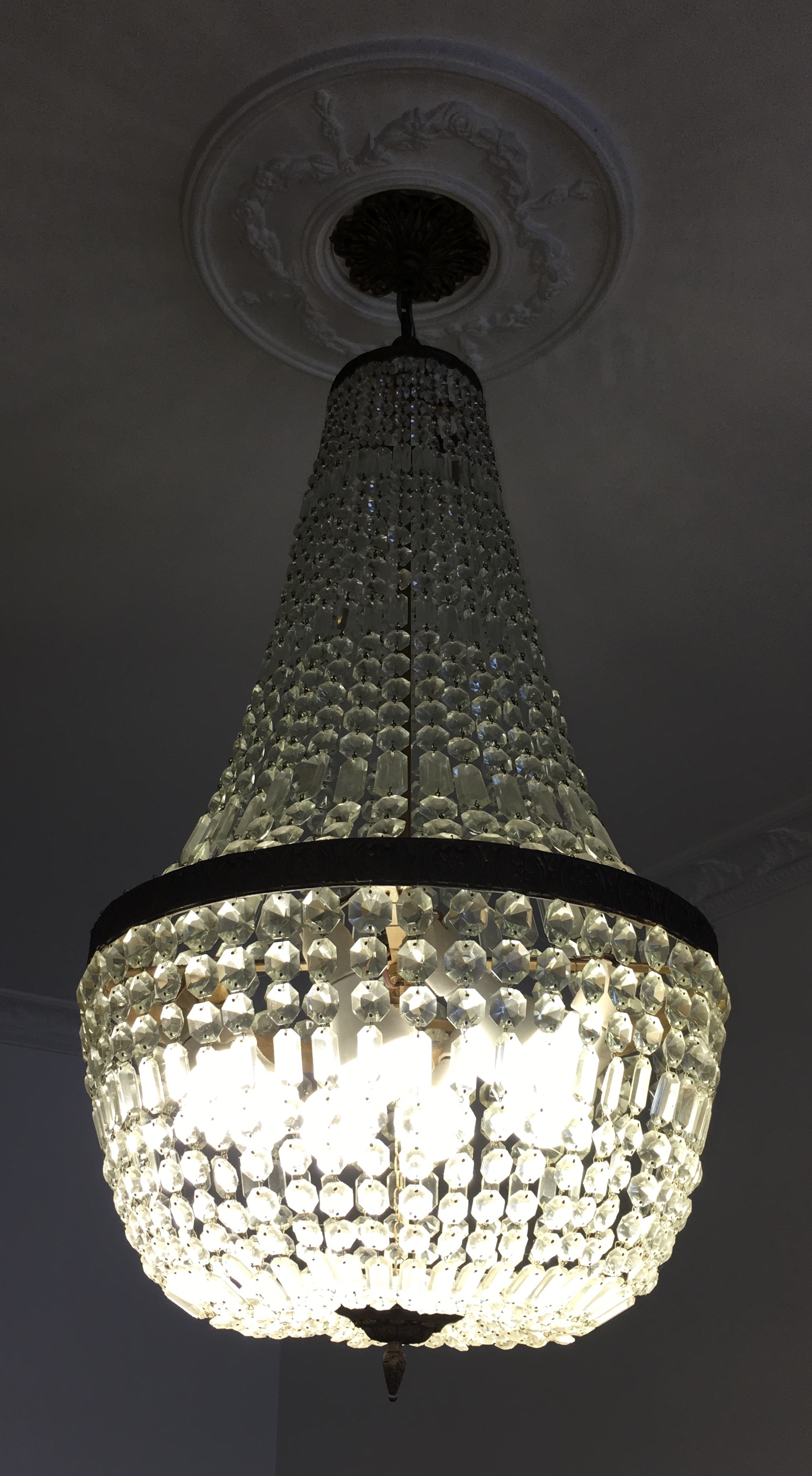 Lustre estilo Império com contas de cristal . - foto 2 de 6