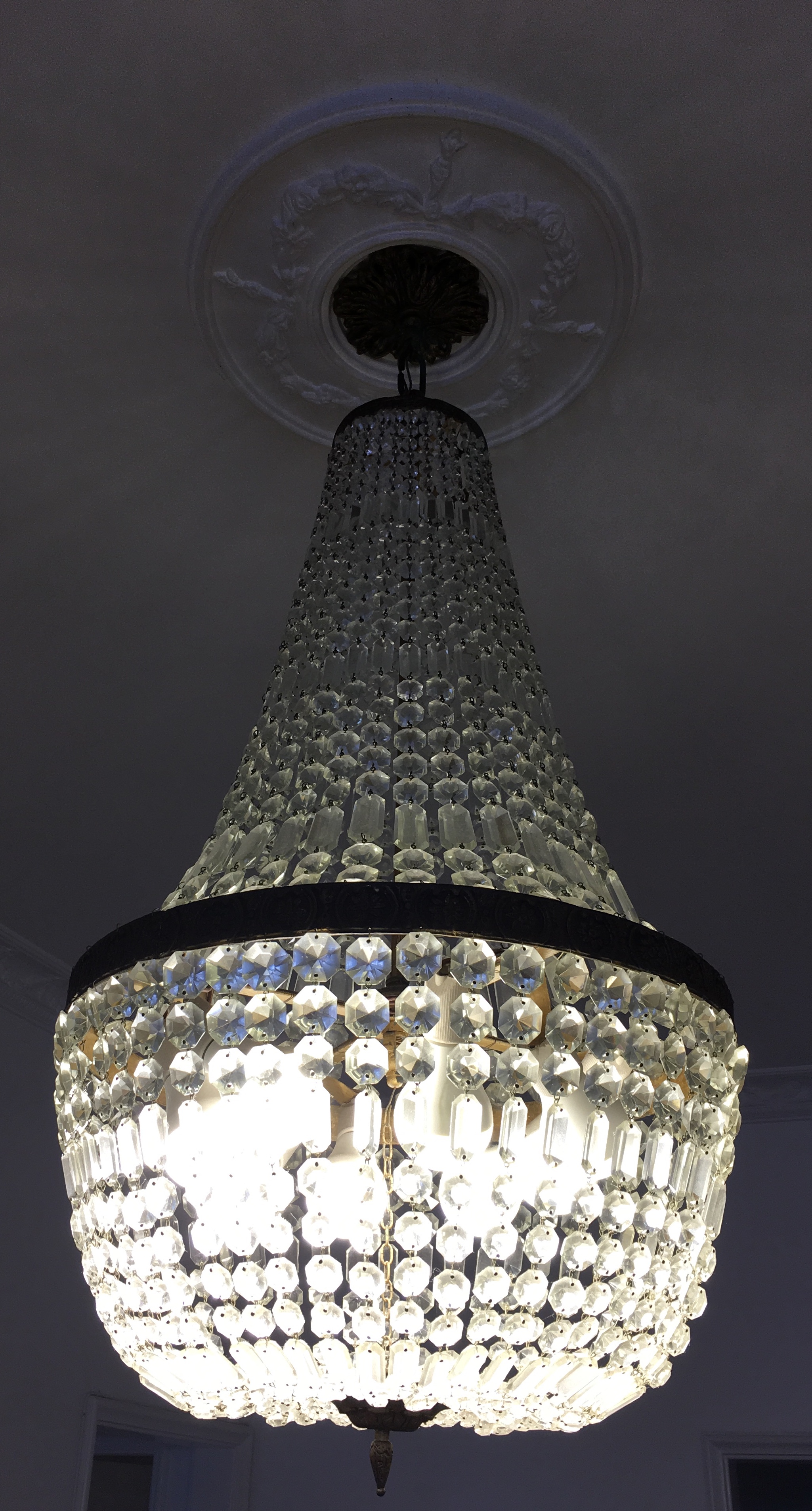Lustre estilo Império com contas de cristal . - foto 3 de 6