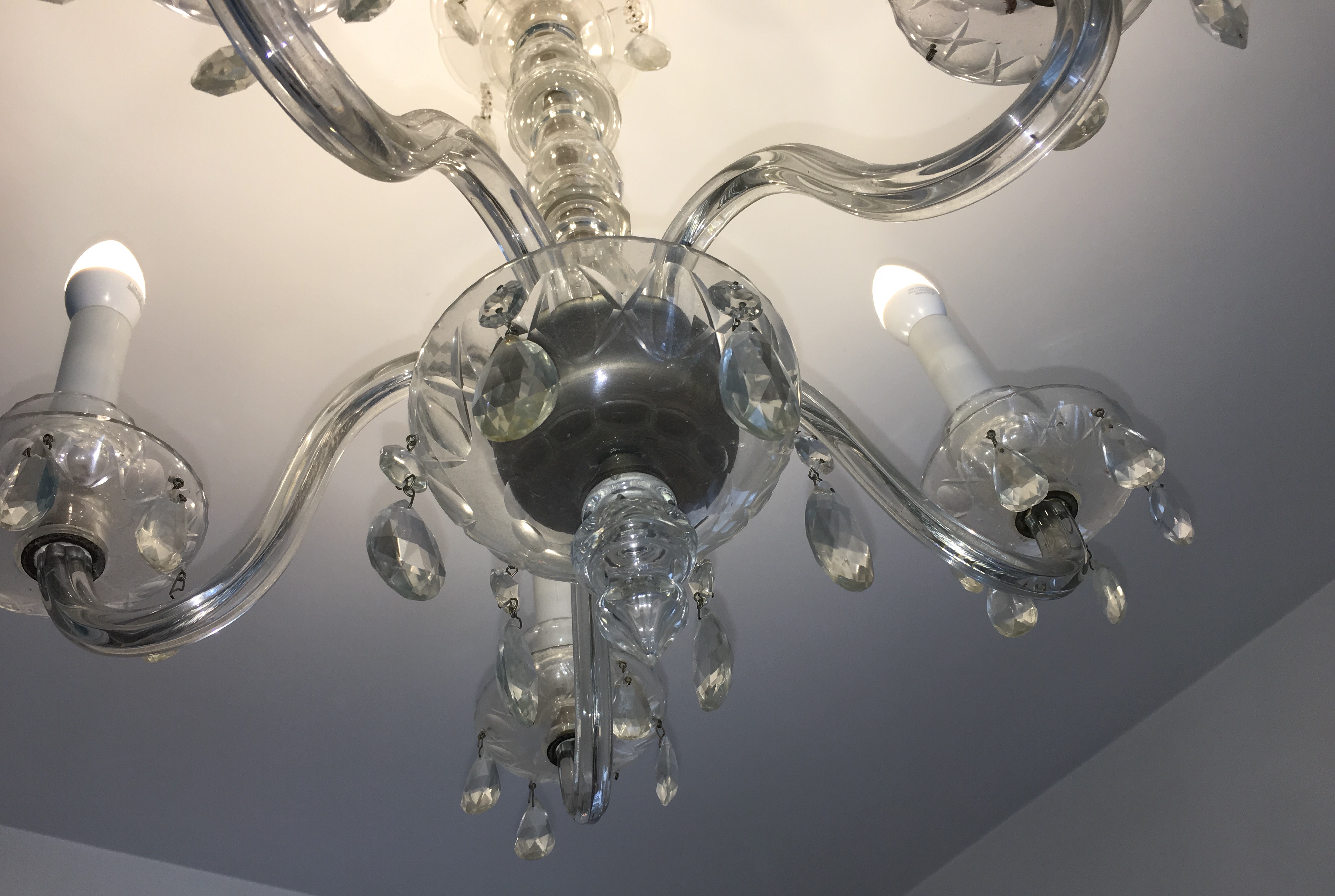 Pequeno lustre de cristal para 5 luzes, pingentes lapidados. - foto 5 de 5