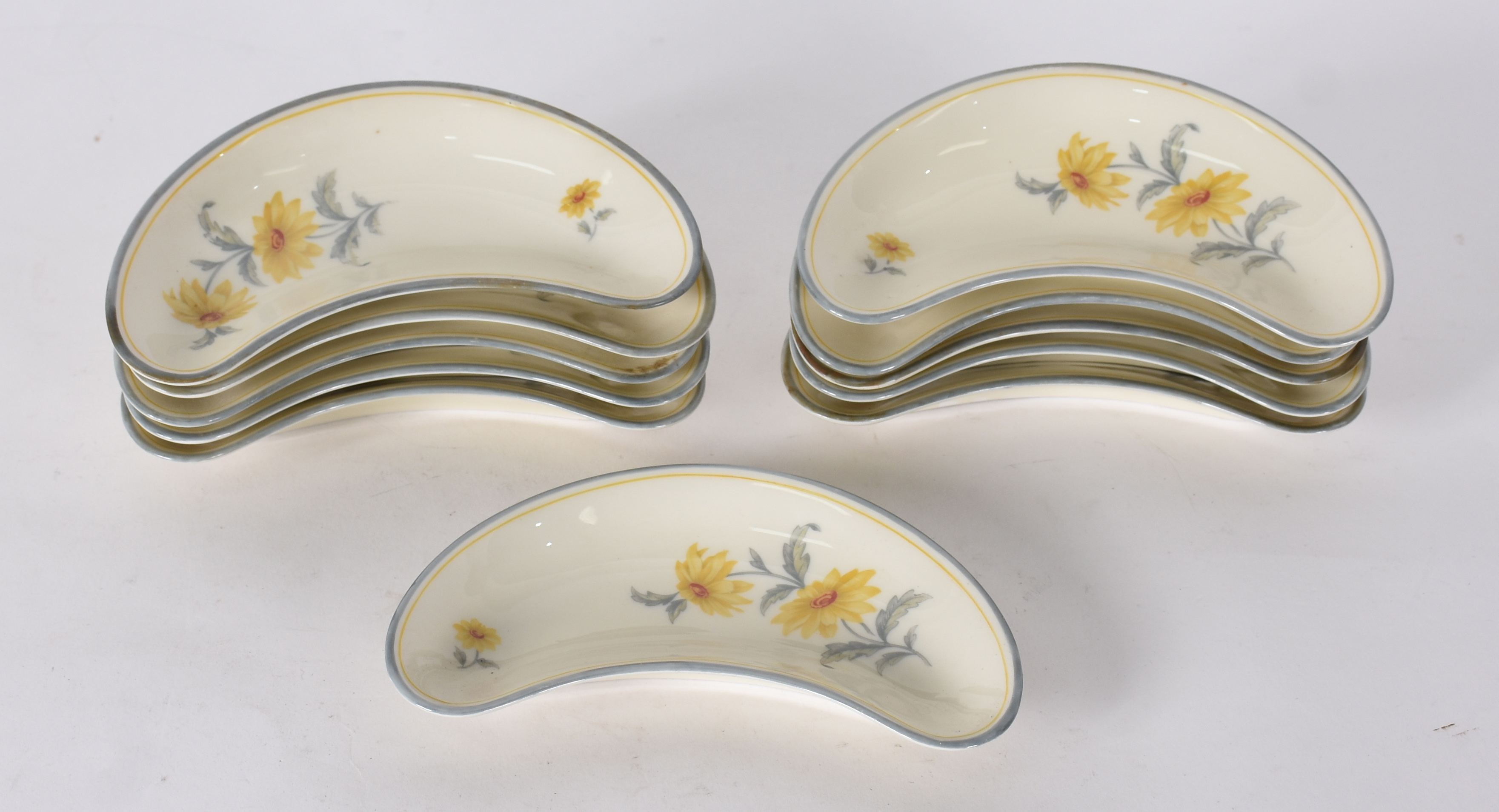 Conjunto com 11 porta espinhas de porcelana . - foto 1 de 3