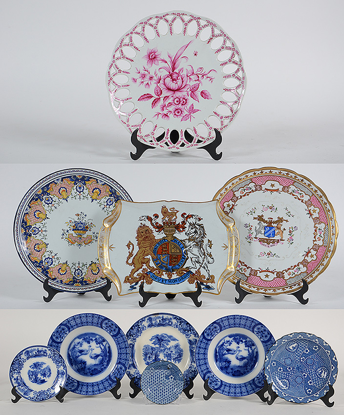 Dez pratos diversos de porcelana, sendo quatro de porcelana inglesa...