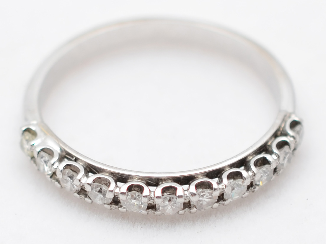 Meia aliança de platina, com 11 brilhantes de 0.33 ct. Peso total 2,4... - foto 2 de 2