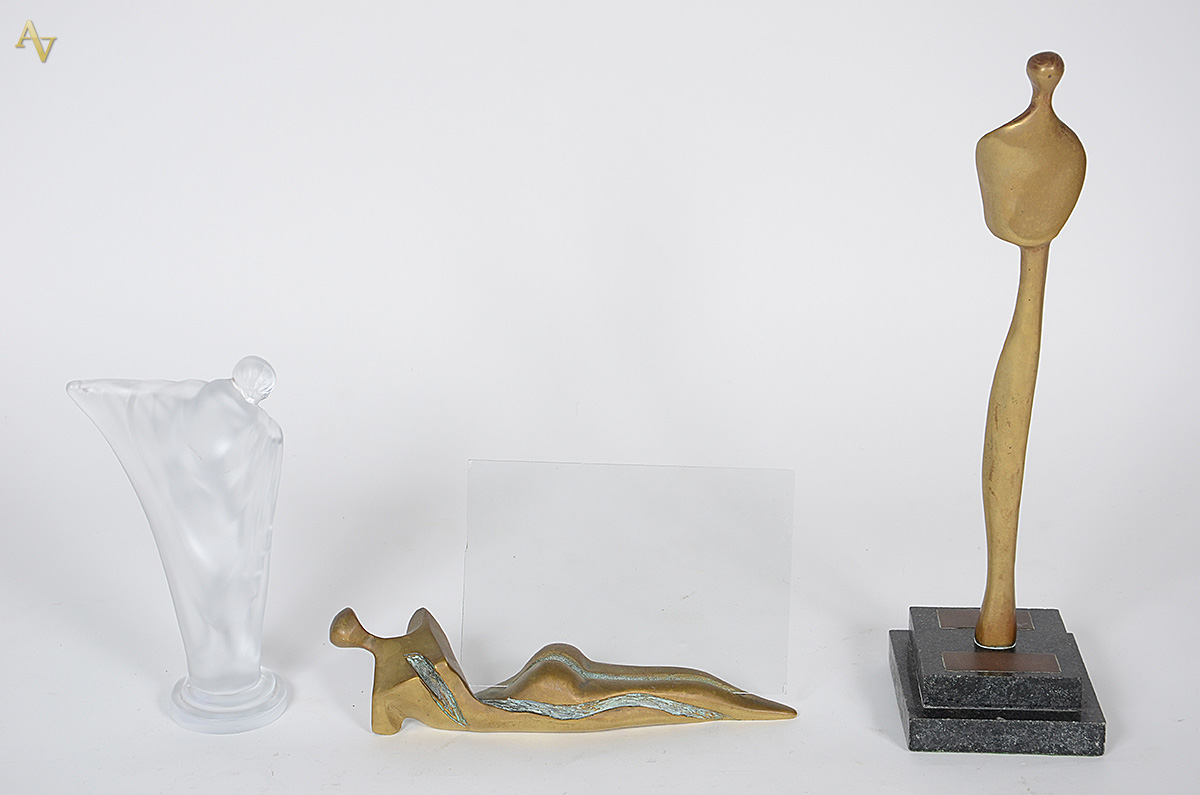 Três esculturas, sendo duas de bronze (alturas 14,5 e 37 cm - uma com... - foto 2 de 2