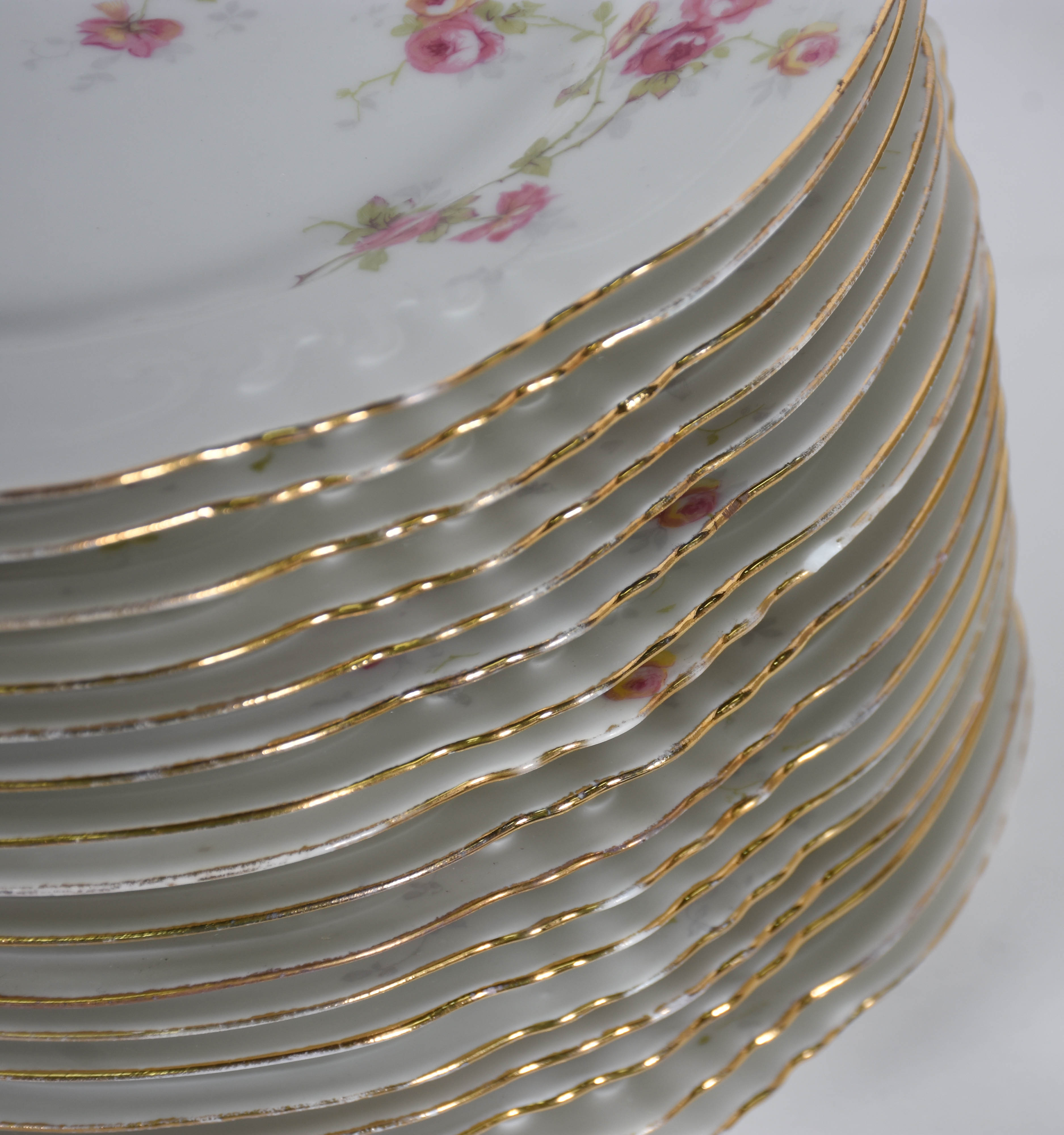 Aparelho de jantar de porcelana francesa de LIMOGES, decorados com... - foto 4 de 8