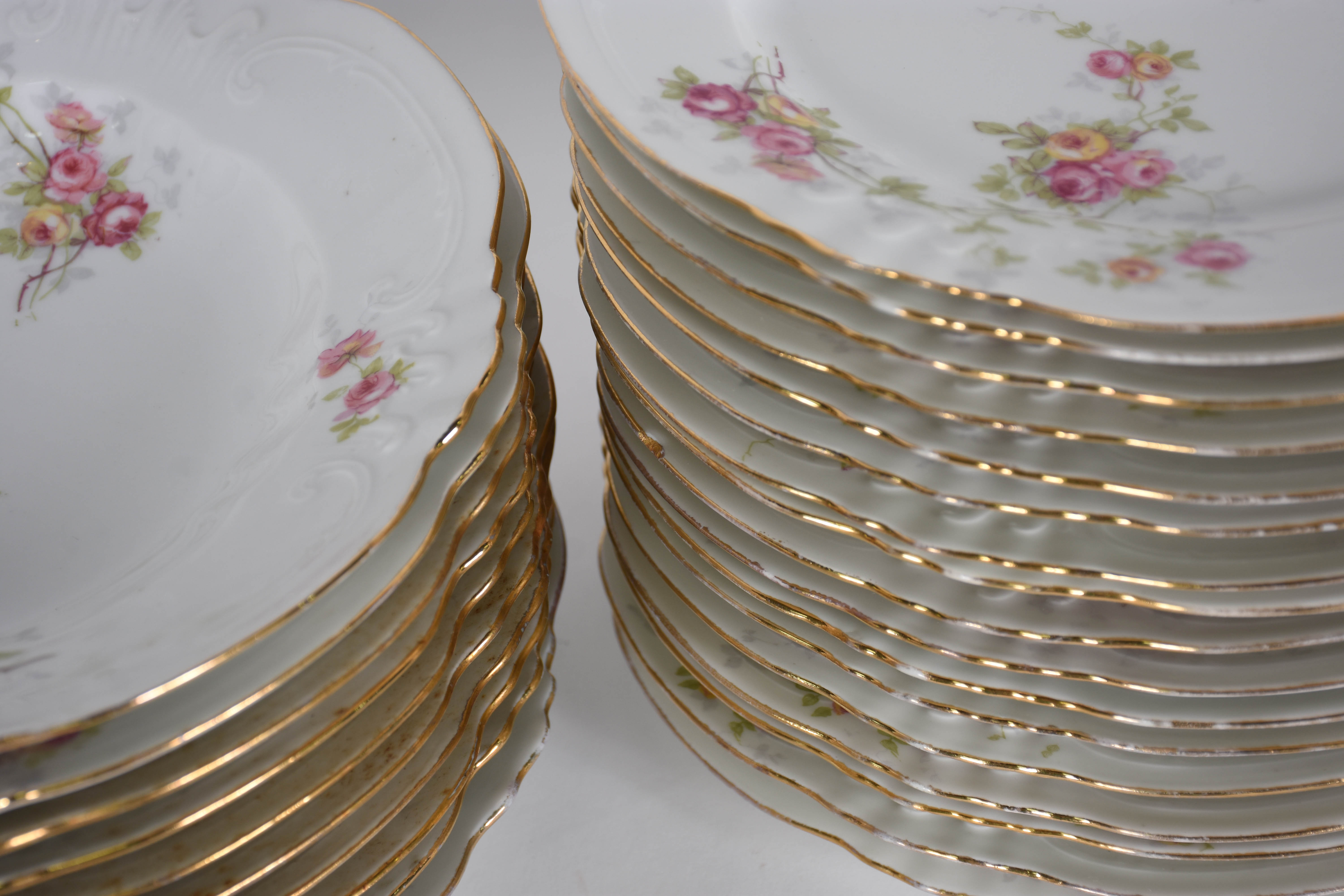Aparelho de jantar de porcelana francesa de LIMOGES, decorados com... - foto 5 de 8