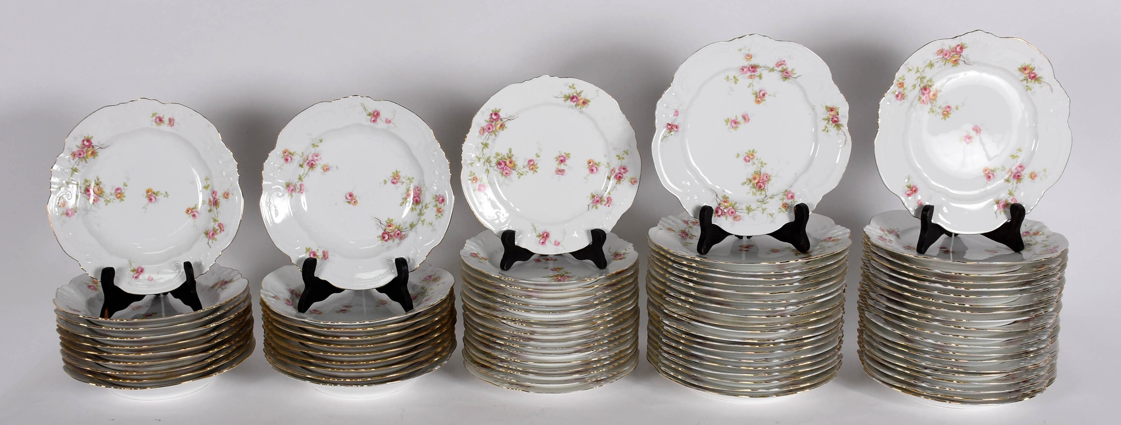 Aparelho de jantar de porcelana francesa de LIMOGES, decorados com... - foto 8 de 8
