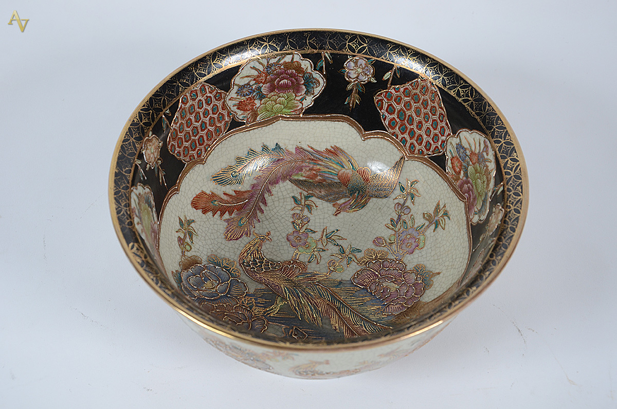 Bowl de porcelana oriental policromada. Altura 11 cm e diâmetro 22 cm... - foto 2 de 2
