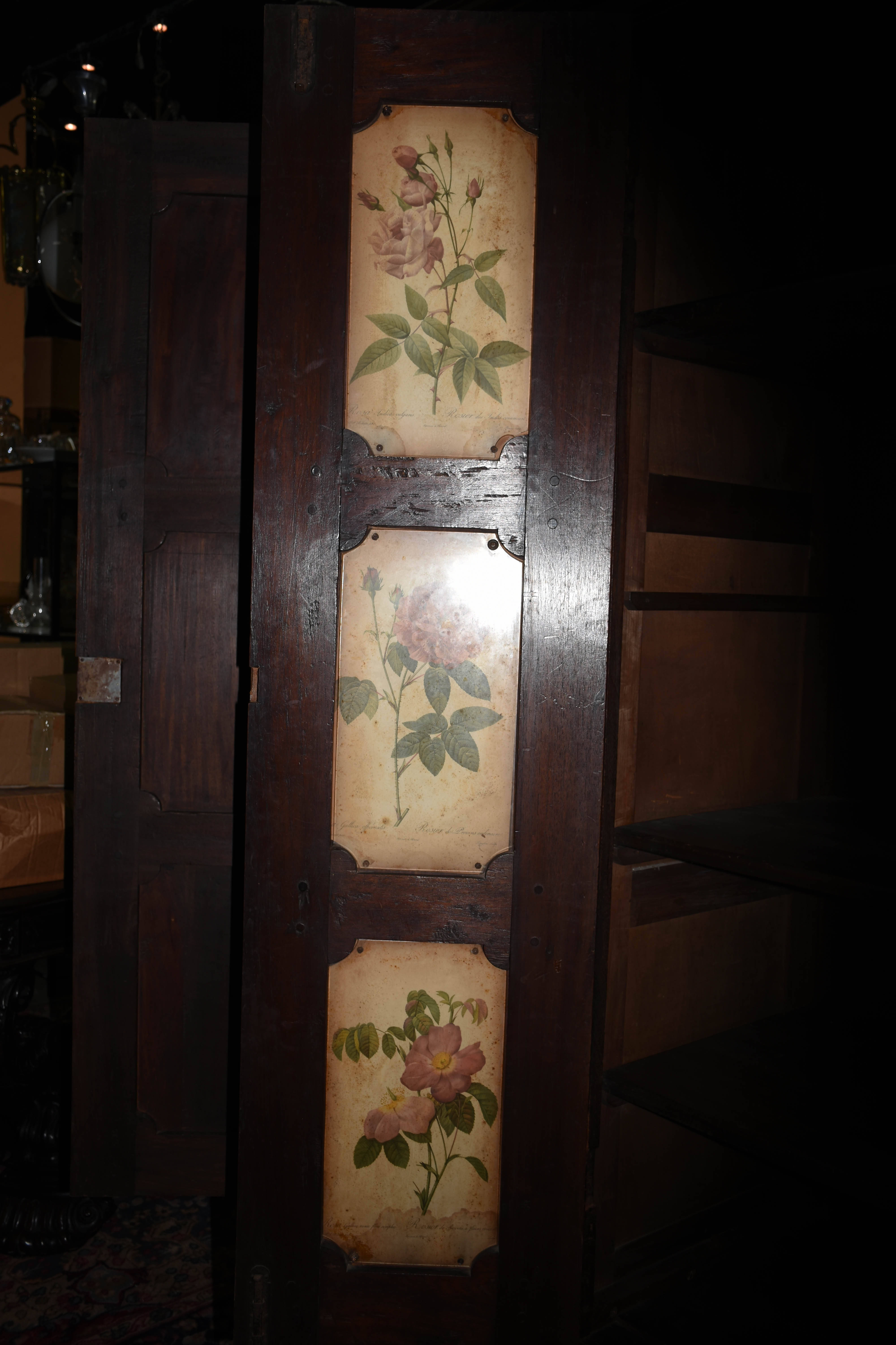 Grande armário de jacarandá com quatro portas almofadadas, tres... - foto 4 de 5