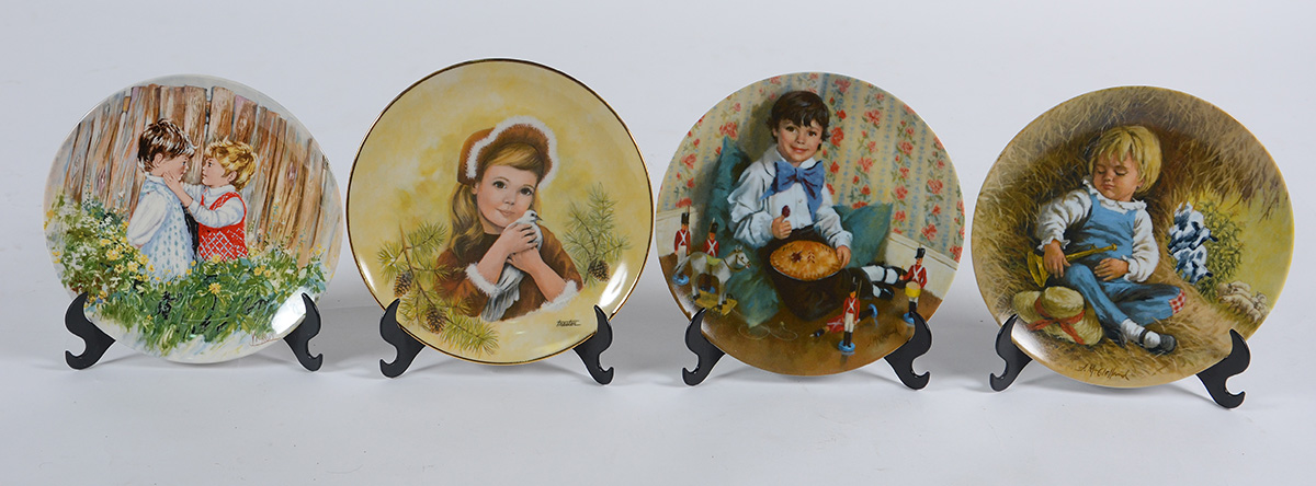 Quatro pratos de porcelana de coleções limitadas diversos, sendo... - foto 1 de 3
