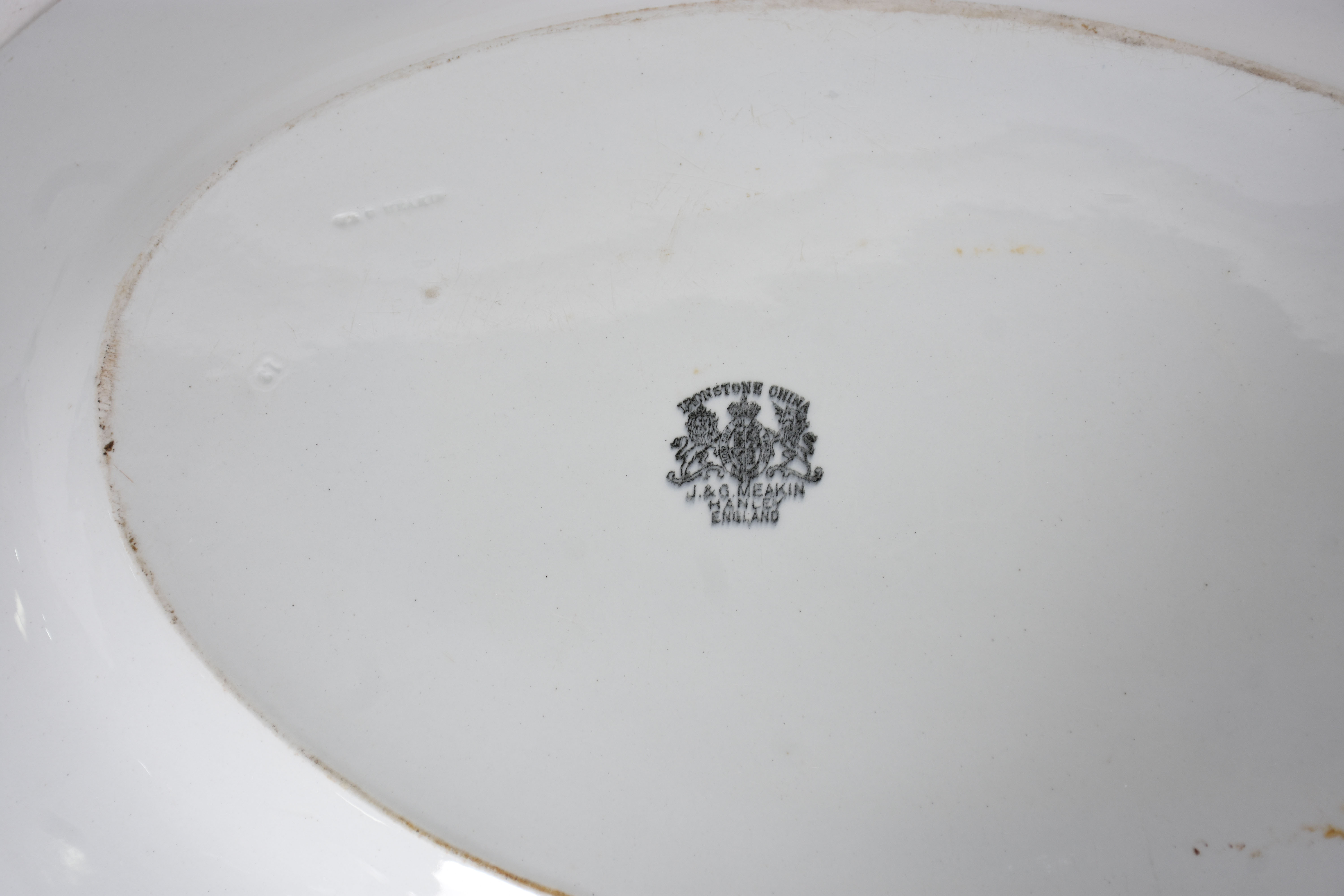Grande travessa oval em porcelana Inglesa J&G MEAKIN branca , frisos... - foto 4 de 4
